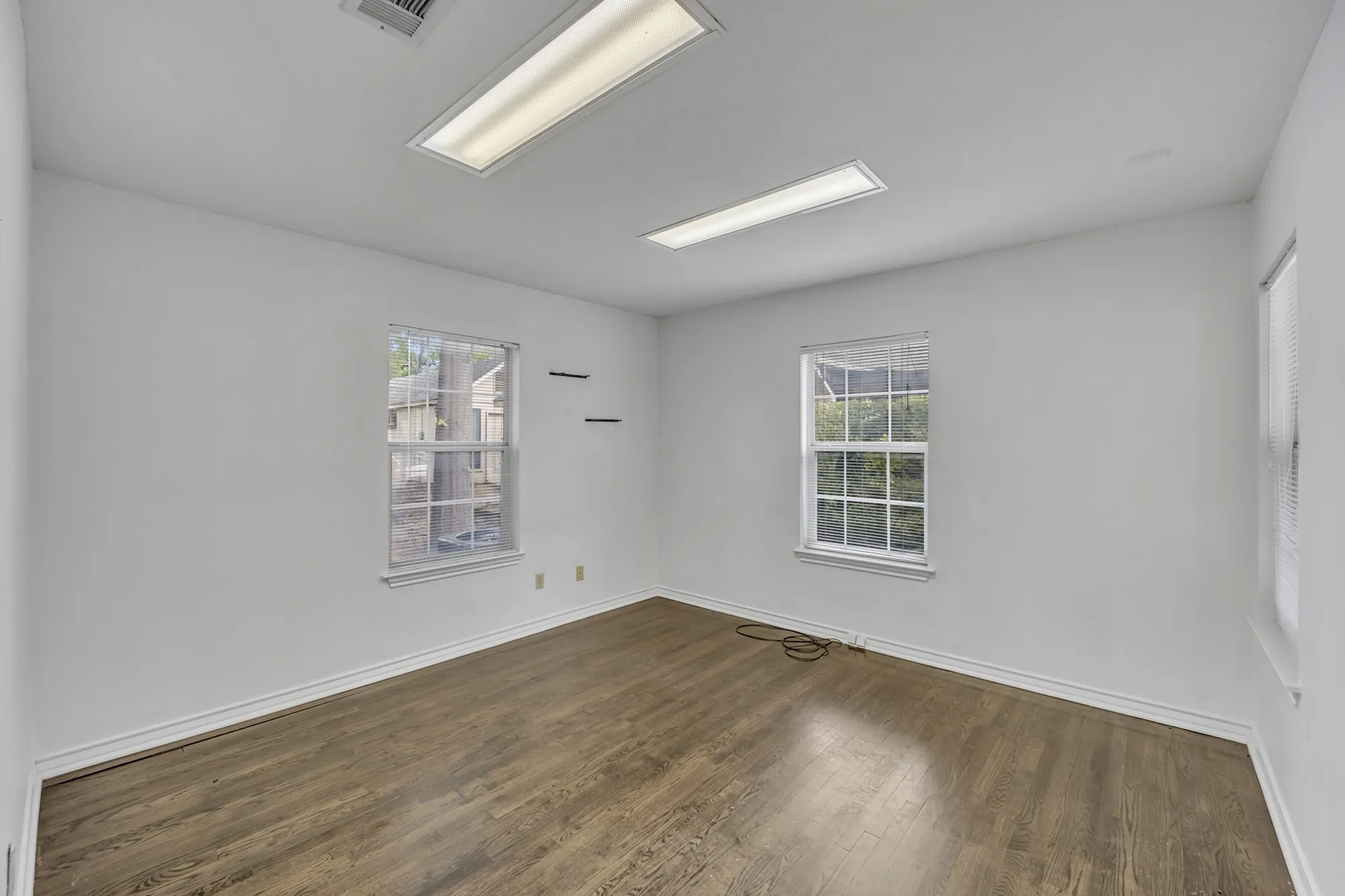 Office For Rent in Tarrant County , 1313 W Abram Street, Arlington, Texas 76013, 0, 0, Garage spaces, 1,349 Sqft, built in 1938, Preowned, mls#21018604, Real Estate Agent in Arlington, Homes For Rent in Tarrant county, Homes For Rent in Arlington, Realtor in Arlington Texas, Real Estate Brokerage Independent Realty Texas, Luminita Cordes Realtor