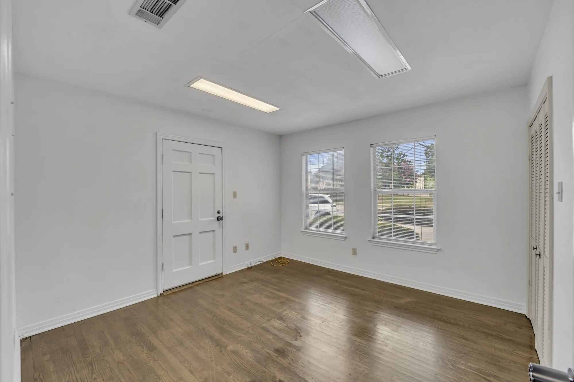Office For Rent in Tarrant County , 1313 W Abram Street, Arlington, Texas 76013, 0, 0, Garage spaces, 1,349 Sqft, built in 1938, Preowned, mls#21018604, Real Estate Agent in Arlington, Homes For Rent in Tarrant county, Homes For Rent in Arlington, Realtor in Arlington Texas, Real Estate Brokerage Independent Realty Texas, Luminita Cordes Realtor