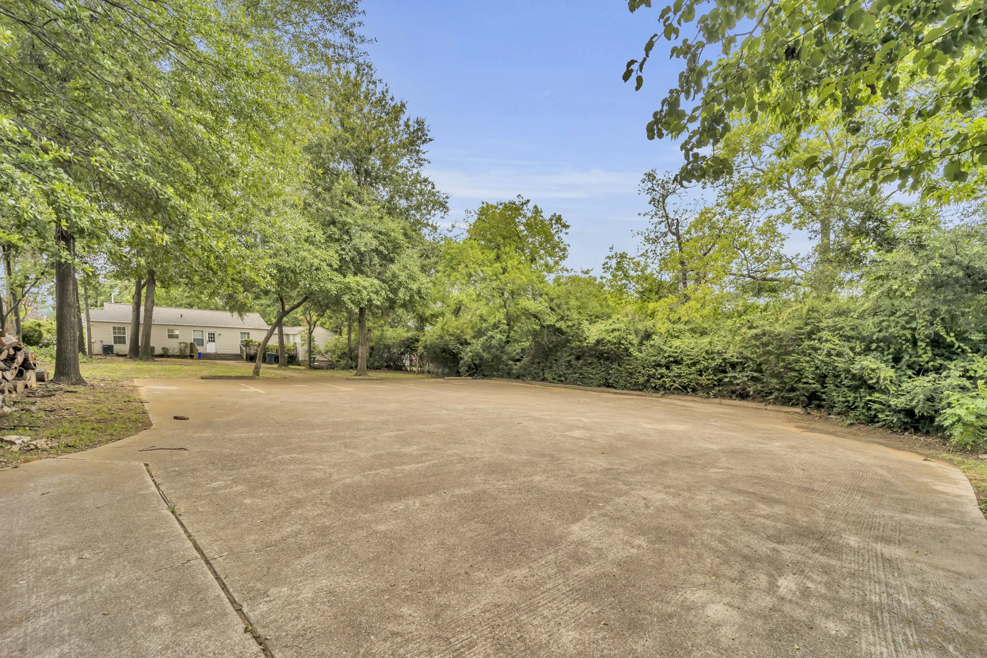 Office For Rent in Tarrant County , 1313 W Abram Street, Arlington, Texas 76013, 0, 0, Garage spaces, 1,349 Sqft, built in 1938, Preowned, mls#21018604, Real Estate Agent in Arlington, Homes For Rent in Tarrant county, Homes For Rent in Arlington, Realtor in Arlington Texas, Real Estate Brokerage Independent Realty Texas, Luminita Cordes Realtor