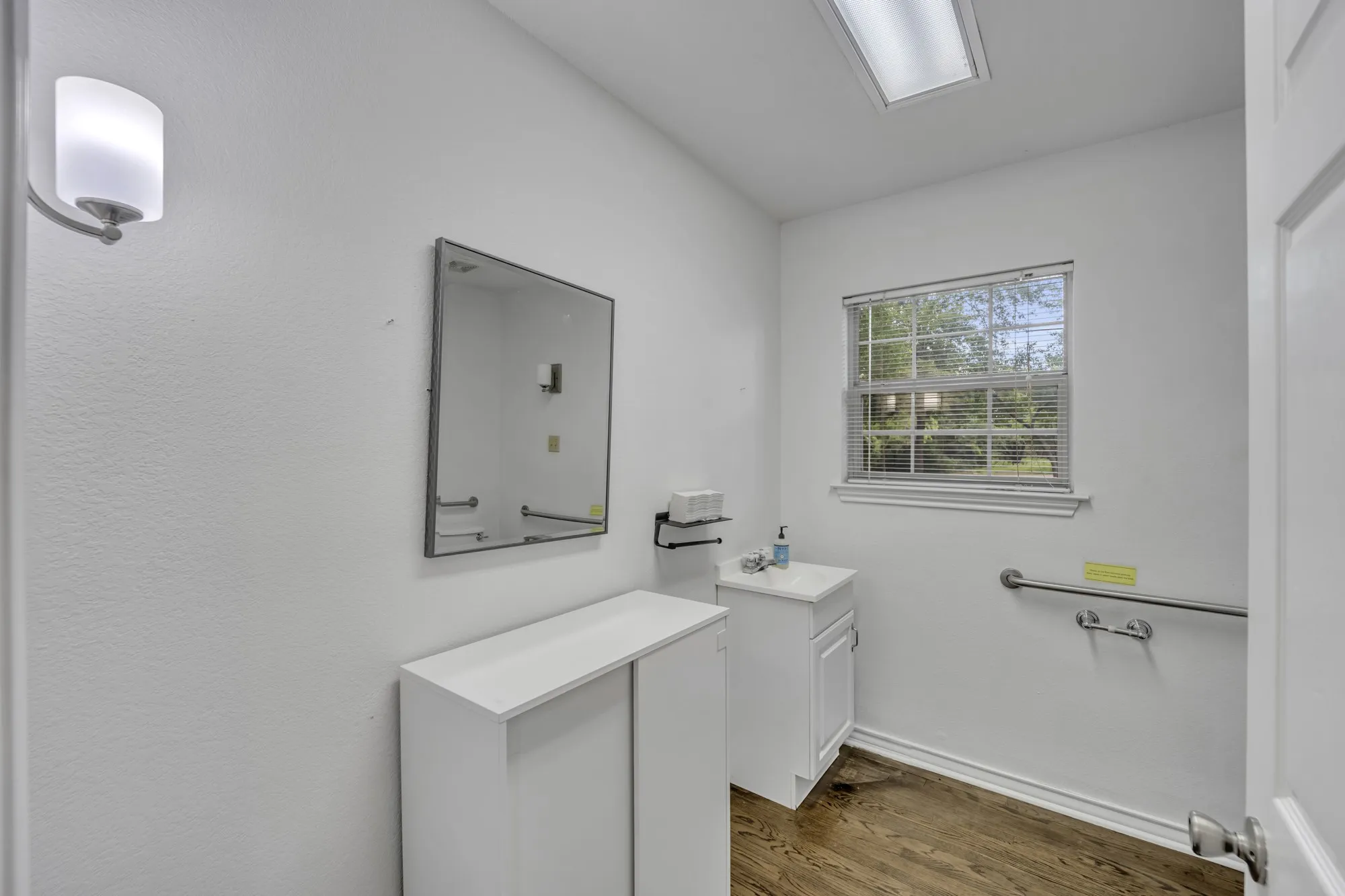 Office For Rent in Tarrant County , 1313 W Abram Street, Arlington, Texas 76013, 0, 0, Garage spaces, 1,349 Sqft, built in 1938, Preowned, mls#21018604, Real Estate Agent in Arlington, Homes For Rent in Tarrant county, Homes For Rent in Arlington, Realtor in Arlington Texas, Real Estate Brokerage Independent Realty Texas, Luminita Cordes Realtor