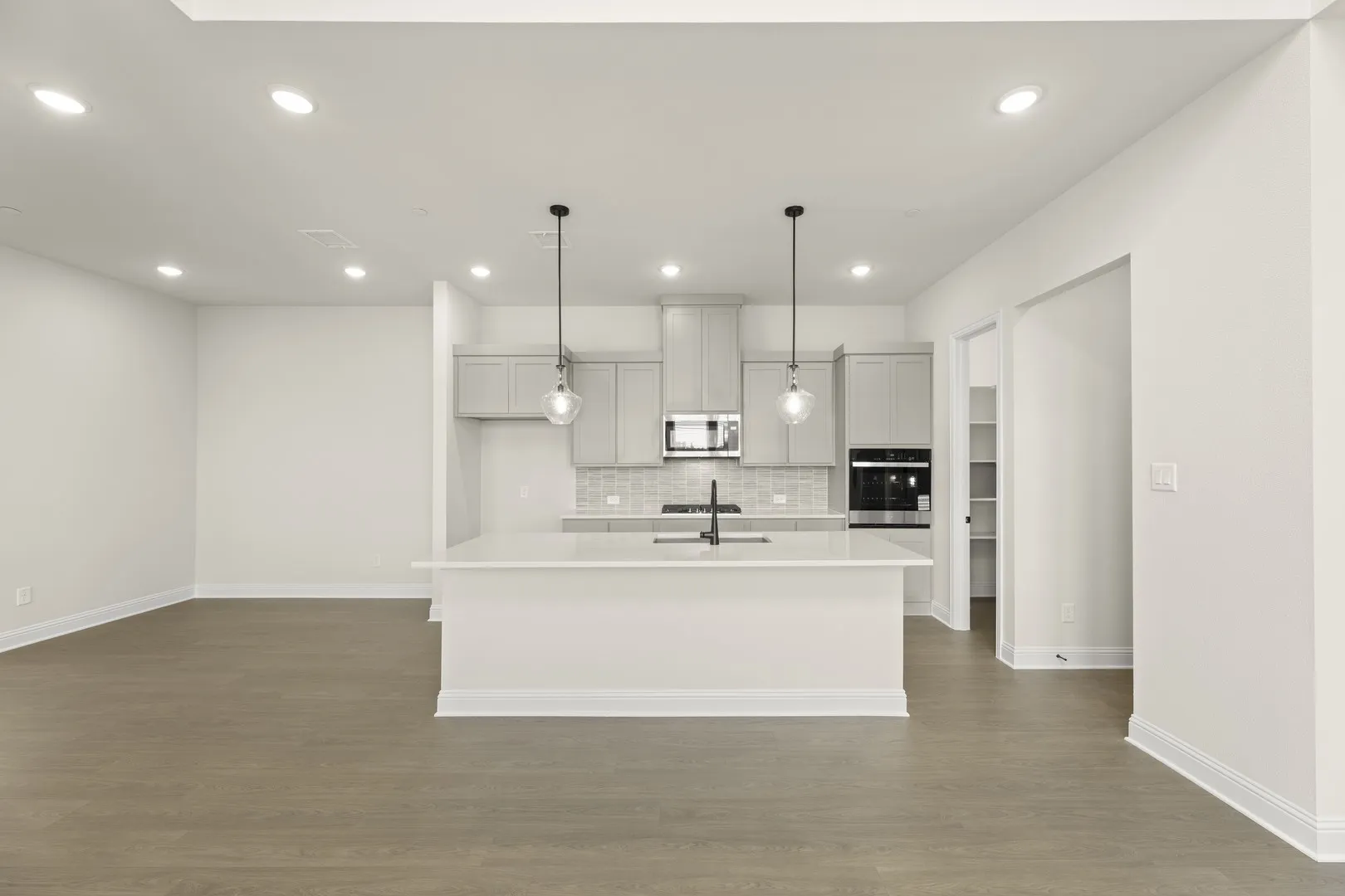 11. 2828 Yampa - Kitchen