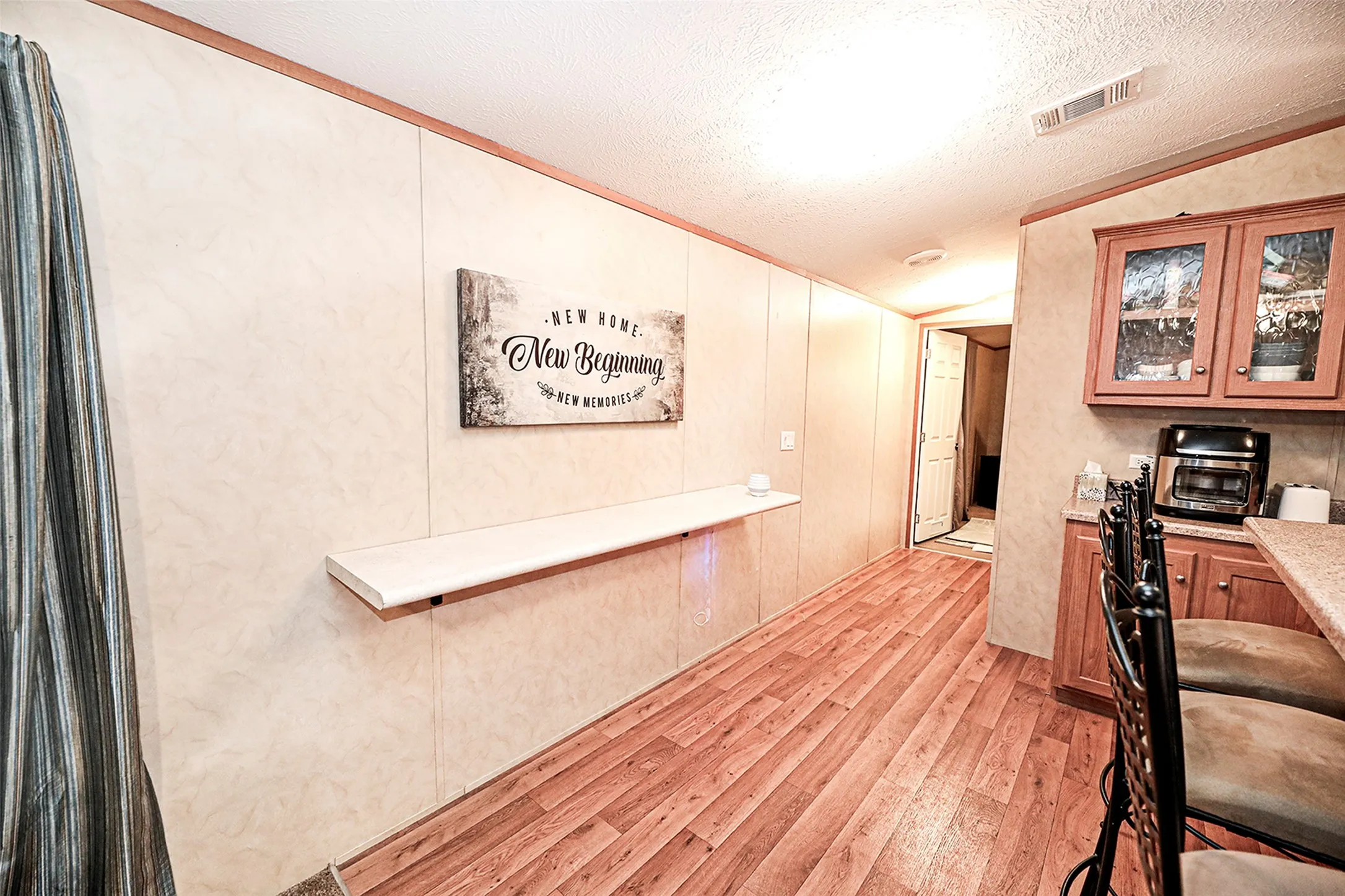 Mobile Home For Sale in Montague County , 700 Frontier Street, Bowie, Texas 76230, 2 Bedroom, 2 Bathroom, Garage spaces, 1,150 Sqft, built in 2012, Preowned, mls#21019491, Real Estate Agent in Bowie, Homes For Sale in Montague county, Homes For Sale in Bowie, Realtor in Bowie Texas, Real Estate Brokerage Independent Realty Texas, Luminita Cordes Realtor