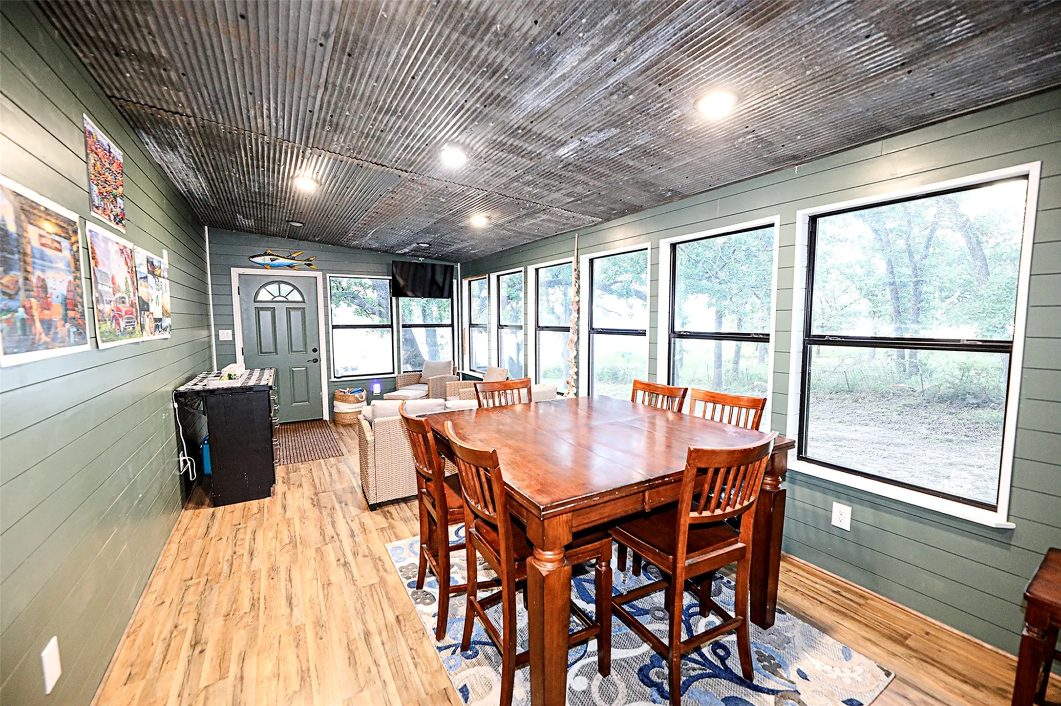 Mobile Home For Sale in Montague County , 700 Frontier Street, Bowie, Texas 76230, 2 Bedroom, 2 Bathroom, Garage spaces, 1,150 Sqft, built in 2012, Preowned, mls#21019491, Real Estate Agent in Bowie, Homes For Sale in Montague county, Homes For Sale in Bowie, Realtor in Bowie Texas, Real Estate Brokerage Independent Realty Texas, Luminita Cordes Realtor