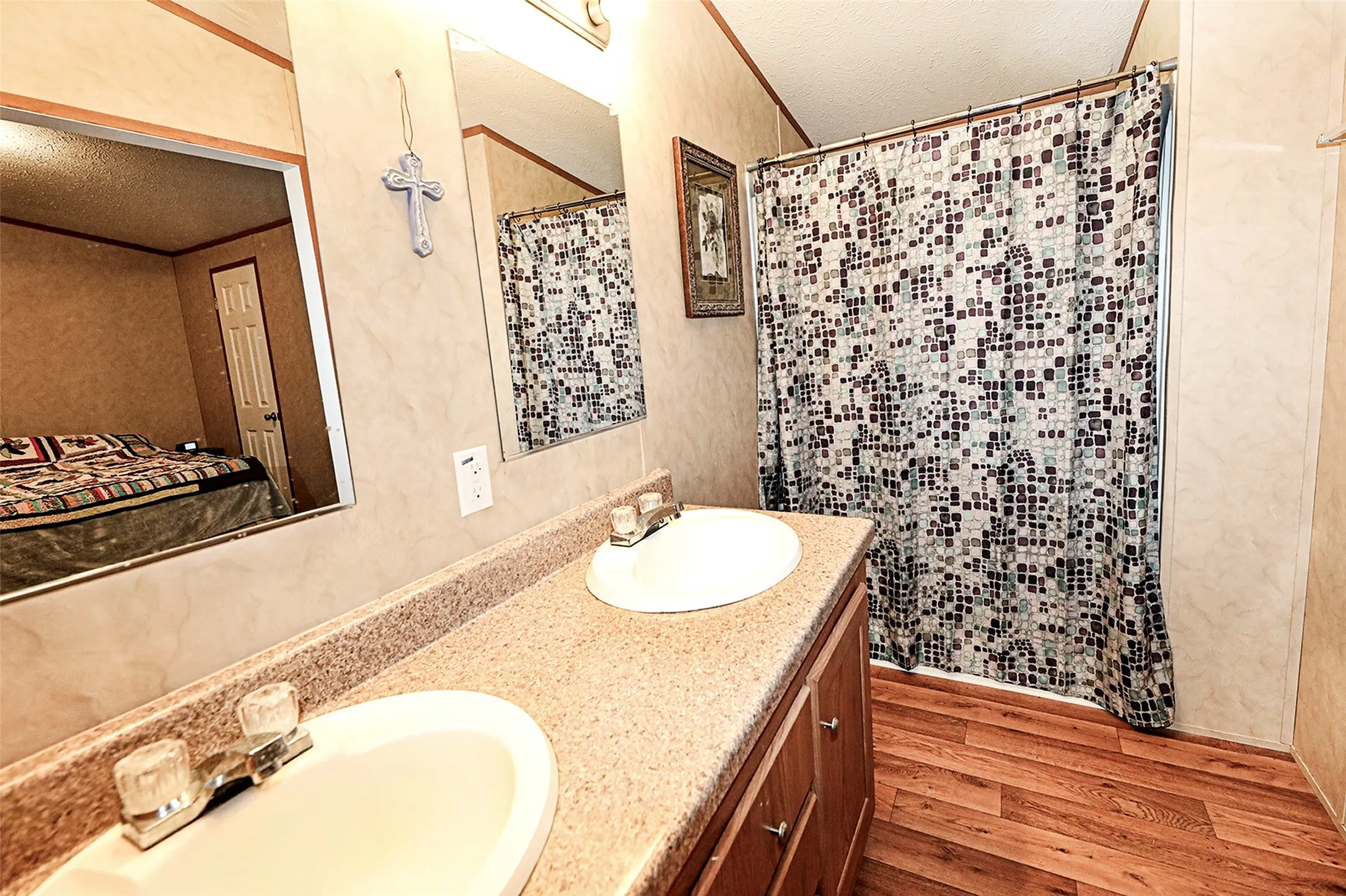 Mobile Home For Sale in Montague County , 700 Frontier Street, Bowie, Texas 76230, 2 Bedroom, 2 Bathroom, Garage spaces, 1,150 Sqft, built in 2012, Preowned, mls#21019491, Real Estate Agent in Bowie, Homes For Sale in Montague county, Homes For Sale in Bowie, Realtor in Bowie Texas, Real Estate Brokerage Independent Realty Texas, Luminita Cordes Realtor