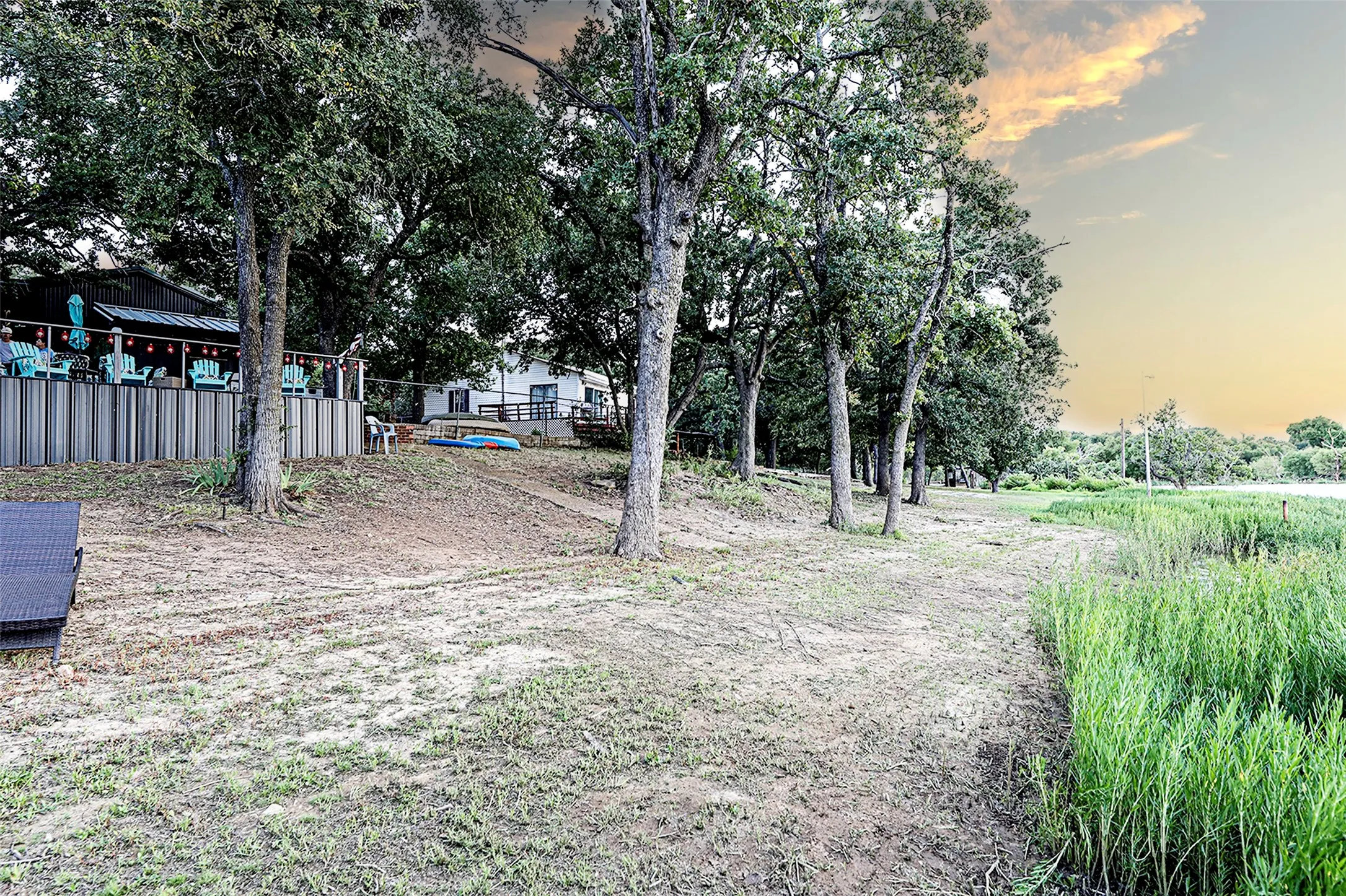 Mobile Home For Sale in Montague County , 700 Frontier Street, Bowie, Texas 76230, 2 Bedroom, 2 Bathroom, Garage spaces, 1,150 Sqft, built in 2012, Preowned, mls#21019491, Real Estate Agent in Bowie, Homes For Sale in Montague county, Homes For Sale in Bowie, Realtor in Bowie Texas, Real Estate Brokerage Independent Realty Texas, Luminita Cordes Realtor
