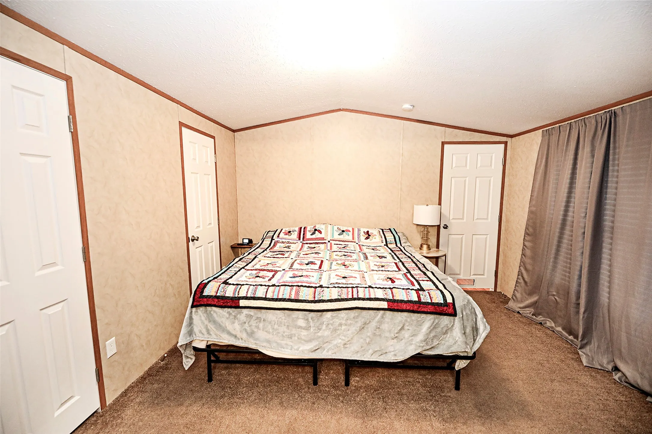 Mobile Home For Sale in Montague County , 700 Frontier Street, Bowie, Texas 76230, 2 Bedroom, 2 Bathroom, Garage spaces, 1,150 Sqft, built in 2012, Preowned, mls#21019491, Real Estate Agent in Bowie, Homes For Sale in Montague county, Homes For Sale in Bowie, Realtor in Bowie Texas, Real Estate Brokerage Independent Realty Texas, Luminita Cordes Realtor