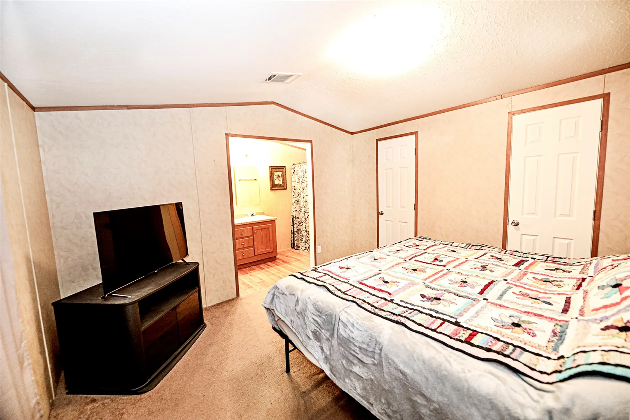 Mobile Home For Sale in Montague County , 700 Frontier Street, Bowie, Texas 76230, 2 Bedroom, 2 Bathroom, Garage spaces, 1,150 Sqft, built in 2012, Preowned, mls#21019491, Real Estate Agent in Bowie, Homes For Sale in Montague county, Homes For Sale in Bowie, Realtor in Bowie Texas, Real Estate Brokerage Independent Realty Texas, Luminita Cordes Realtor