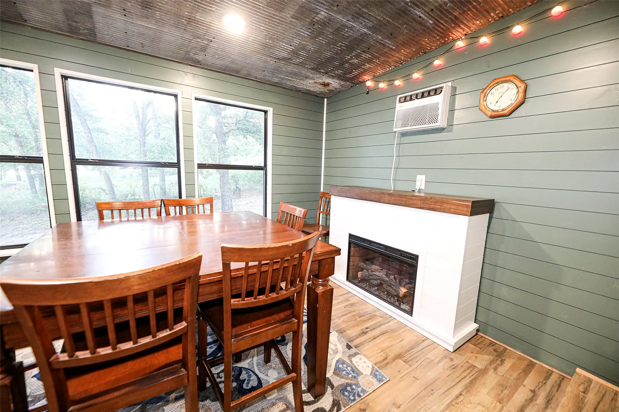 Mobile Home For Sale in Montague County , 700 Frontier Street, Bowie, Texas 76230, 2 Bedroom, 2 Bathroom, Garage spaces, 1,150 Sqft, built in 2012, Preowned, mls#21019491, Real Estate Agent in Bowie, Homes For Sale in Montague county, Homes For Sale in Bowie, Realtor in Bowie Texas, Real Estate Brokerage Independent Realty Texas, Luminita Cordes Realtor