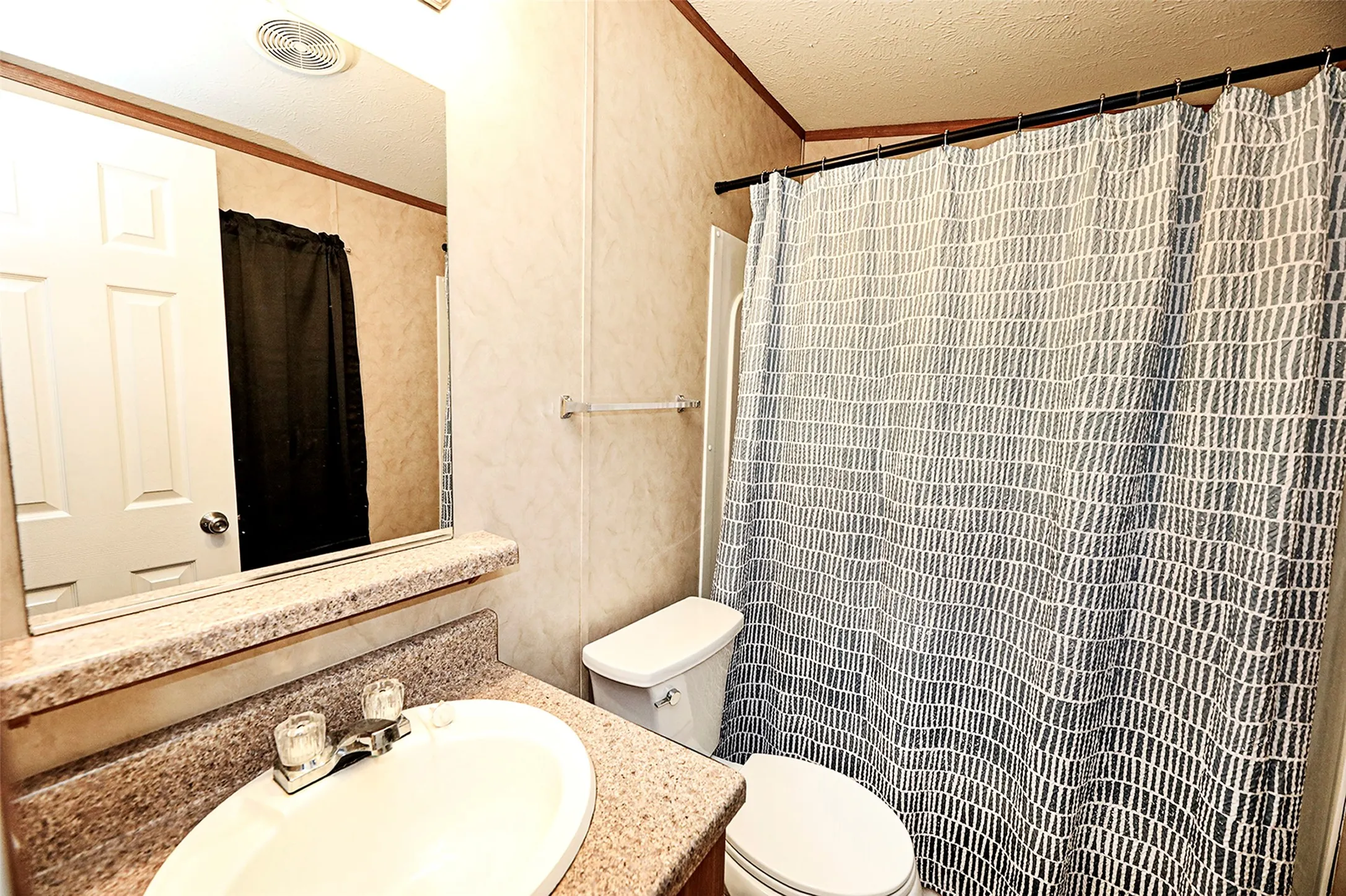 Mobile Home For Sale in Montague County , 700 Frontier Street, Bowie, Texas 76230, 2 Bedroom, 2 Bathroom, Garage spaces, 1,150 Sqft, built in 2012, Preowned, mls#21019491, Real Estate Agent in Bowie, Homes For Sale in Montague county, Homes For Sale in Bowie, Realtor in Bowie Texas, Real Estate Brokerage Independent Realty Texas, Luminita Cordes Realtor