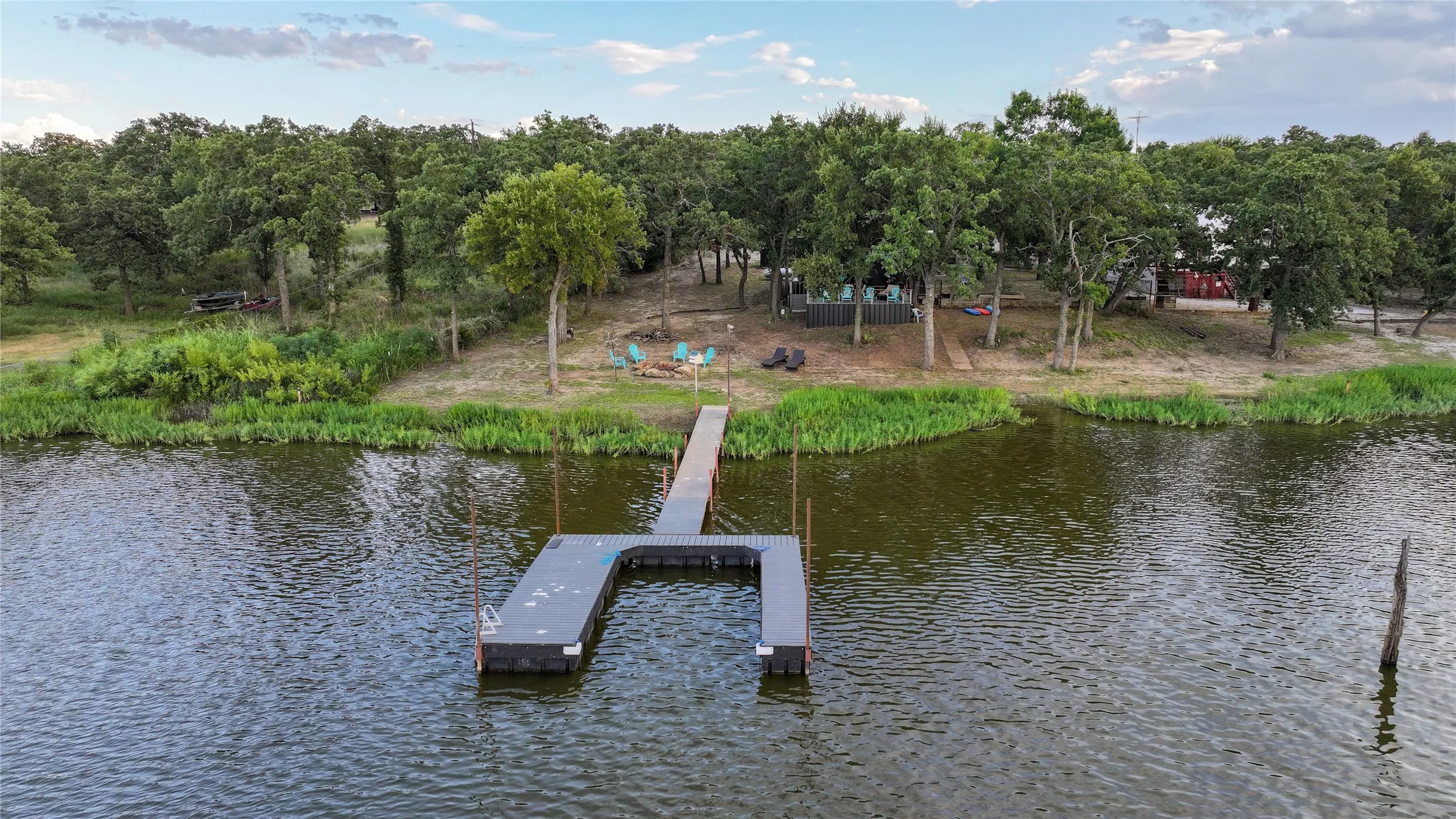 Mobile Home For Sale in Montague County , 700 Frontier Street, Bowie, Texas 76230, 2 Bedroom, 2 Bathroom, Garage spaces, 1,150 Sqft, built in 2012, Preowned, mls#21019491, Real Estate Agent in Bowie, Homes For Sale in Montague county, Homes For Sale in Bowie, Realtor in Bowie Texas, Real Estate Brokerage Independent Realty Texas, Luminita Cordes Realtor