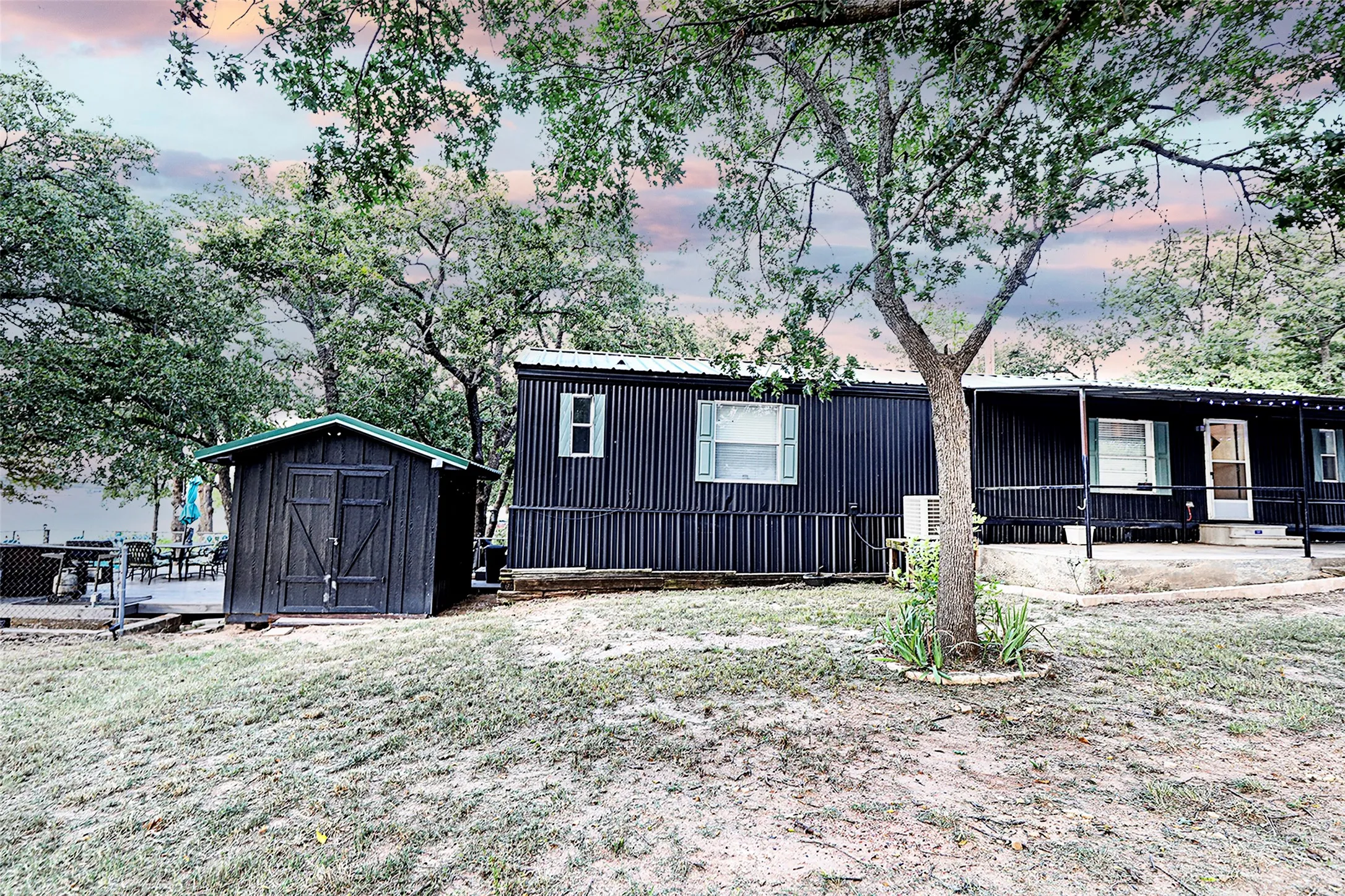 Mobile Home For Sale in Montague County , 700 Frontier Street, Bowie, Texas 76230, 2 Bedroom, 2 Bathroom, Garage spaces, 1,150 Sqft, built in 2012, Preowned, mls#21019491, Real Estate Agent in Bowie, Homes For Sale in Montague county, Homes For Sale in Bowie, Realtor in Bowie Texas, Real Estate Brokerage Independent Realty Texas, Luminita Cordes Realtor