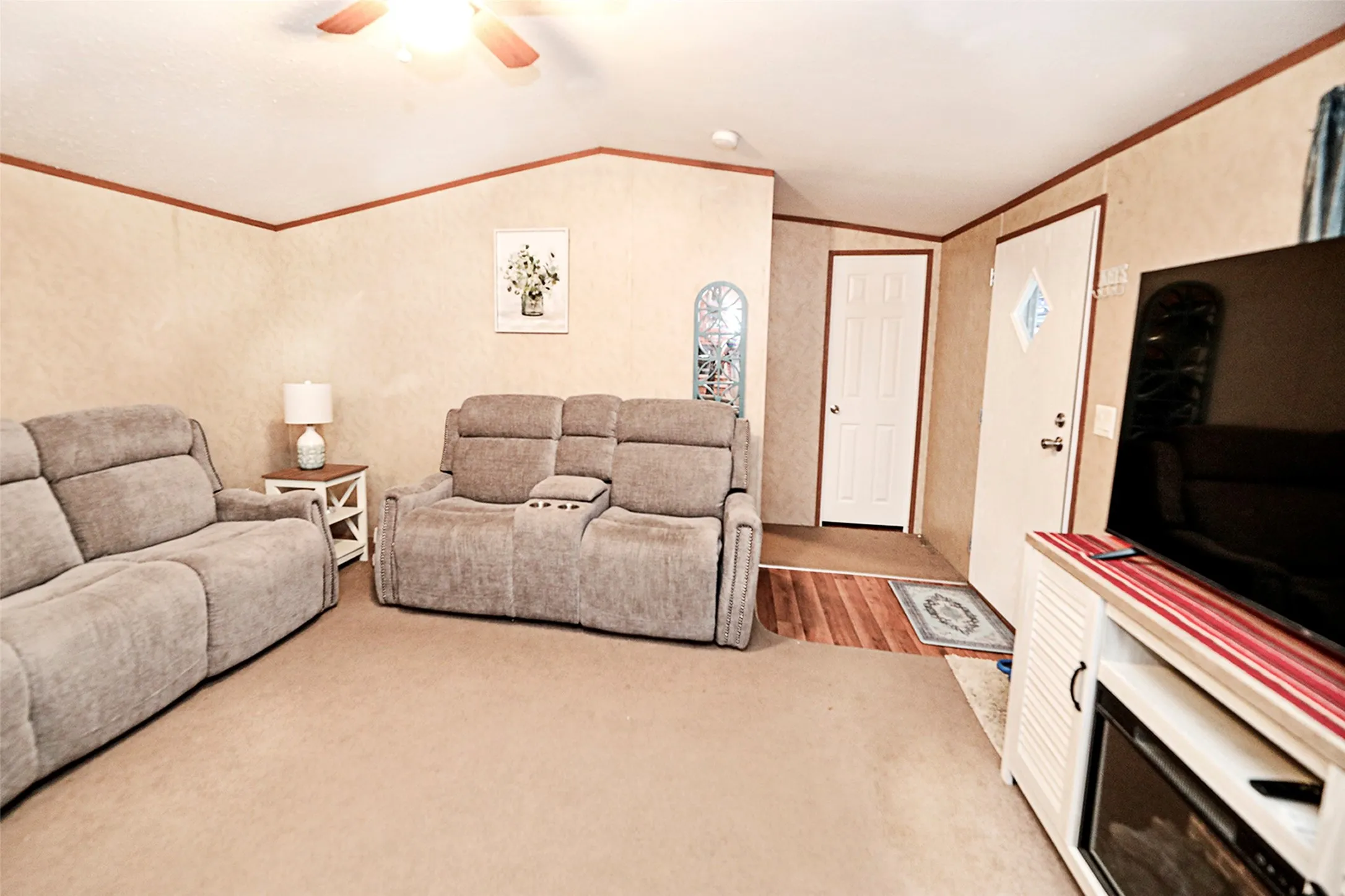 Mobile Home For Sale in Montague County , 700 Frontier Street, Bowie, Texas 76230, 2 Bedroom, 2 Bathroom, Garage spaces, 1,150 Sqft, built in 2012, Preowned, mls#21019491, Real Estate Agent in Bowie, Homes For Sale in Montague county, Homes For Sale in Bowie, Realtor in Bowie Texas, Real Estate Brokerage Independent Realty Texas, Luminita Cordes Realtor
