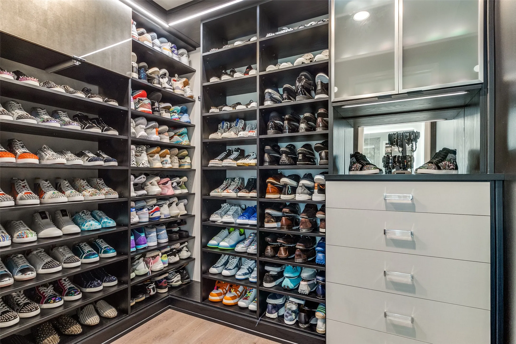 Condominium For Sale in Collin County , 7901 Windrose Avenue 1604, Plano, Texas 75024, 3 Bedroom, 4 Bathroom, 2 Garage spaces, 2,589 Sqft, built in 2019, Preowned, mls#21015482, Real Estate Agent in Plano, Homes For Sale in Collin county, Homes For Sale in Plano, Realtor in Plano Texas, Real Estate Brokerage Independent Realty Texas, Luminita Cordes Realtor