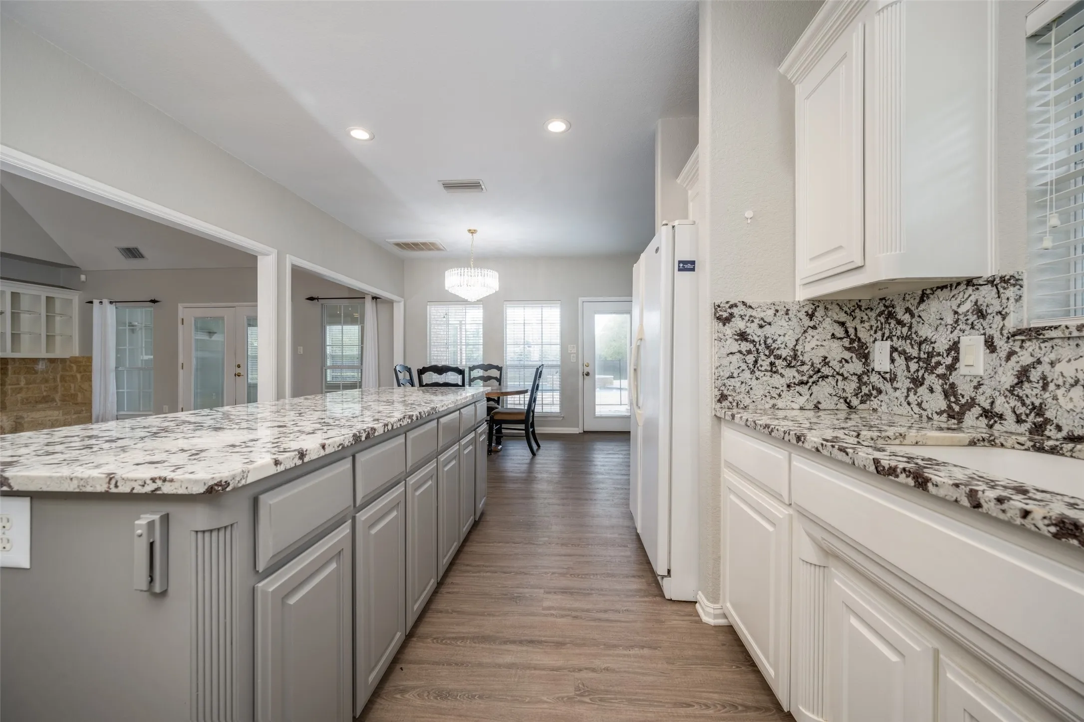 Single Family Residence For Sale in Wise County , 500 Navajo Court, Runaway Bay, Texas 76426, 3 Bedroom, 5 Bathroom, 3 Garage spaces, 3,380 Sqft, built in 2000, mls#21020336, Real Estate Agent in Runaway Bay, Homes For Sale in Wise county, Homes For Sale in Runaway Bay, Realtor in Runaway Bay Texas, Real Estate Brokerage Independent Realty Texas, Luminita Cordes Realtor