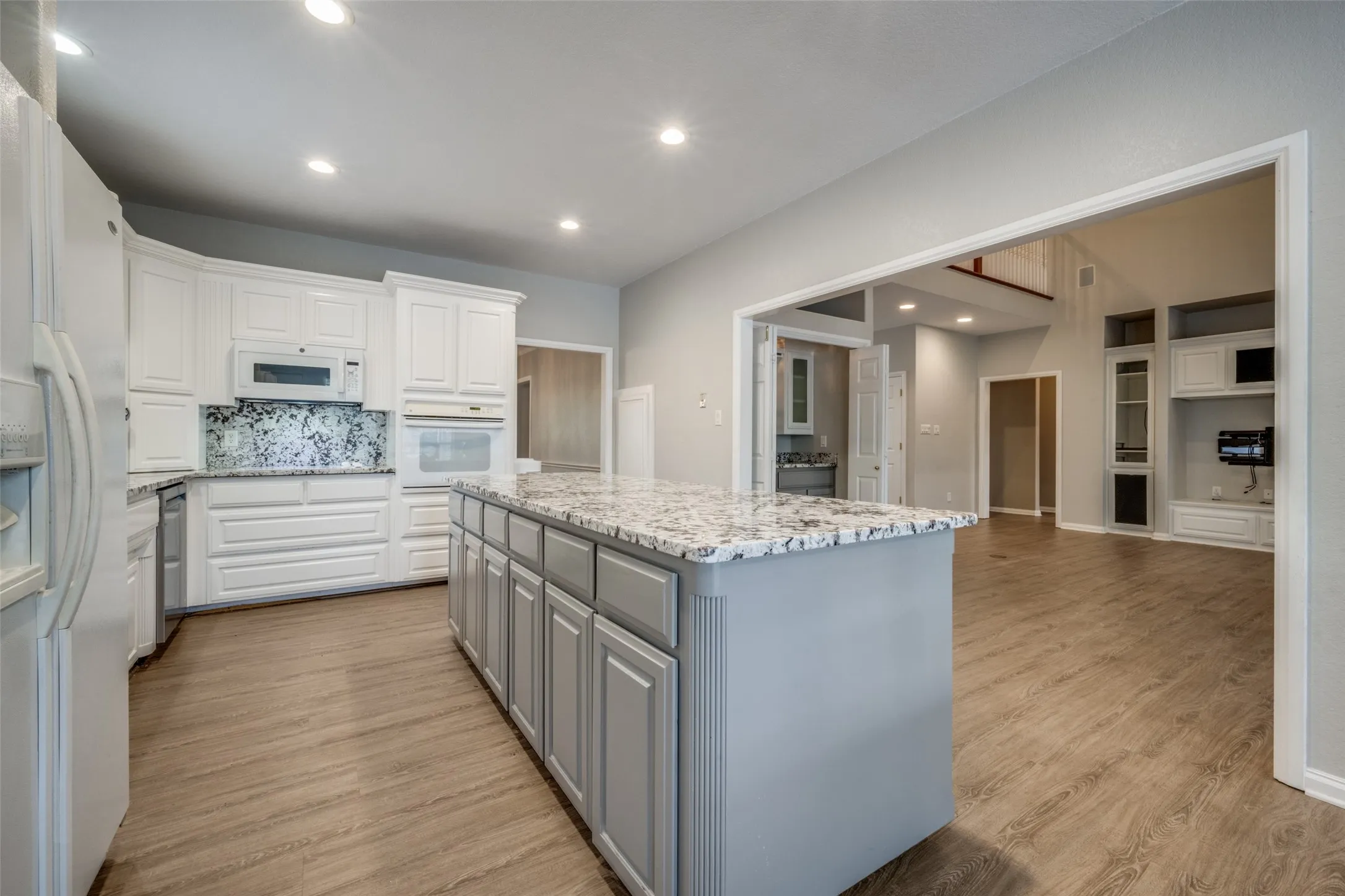 Single Family Residence For Sale in Wise County , 500 Navajo Court, Runaway Bay, Texas 76426, 3 Bedroom, 5 Bathroom, 3 Garage spaces, 3,380 Sqft, built in 2000, mls#21020336, Real Estate Agent in Runaway Bay, Homes For Sale in Wise county, Homes For Sale in Runaway Bay, Realtor in Runaway Bay Texas, Real Estate Brokerage Independent Realty Texas, Luminita Cordes Realtor
