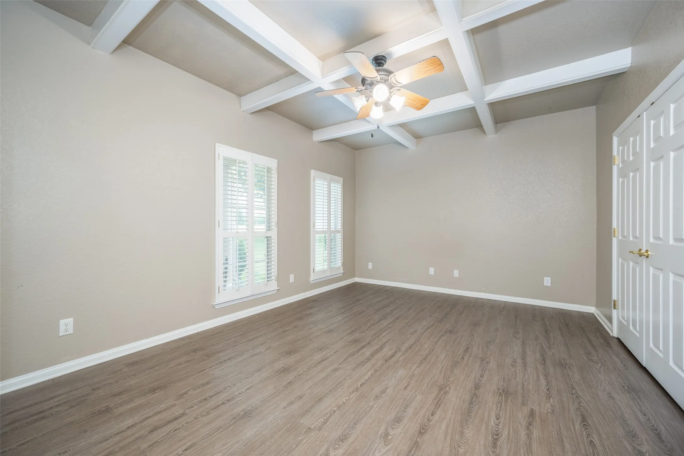 Single Family Residence For Sale in Wise County , 500 Navajo Court, Runaway Bay, Texas 76426, 3 Bedroom, 5 Bathroom, 3 Garage spaces, 3,380 Sqft, built in 2000, mls#21020336, Real Estate Agent in Runaway Bay, Homes For Sale in Wise county, Homes For Sale in Runaway Bay, Realtor in Runaway Bay Texas, Real Estate Brokerage Independent Realty Texas, Luminita Cordes Realtor