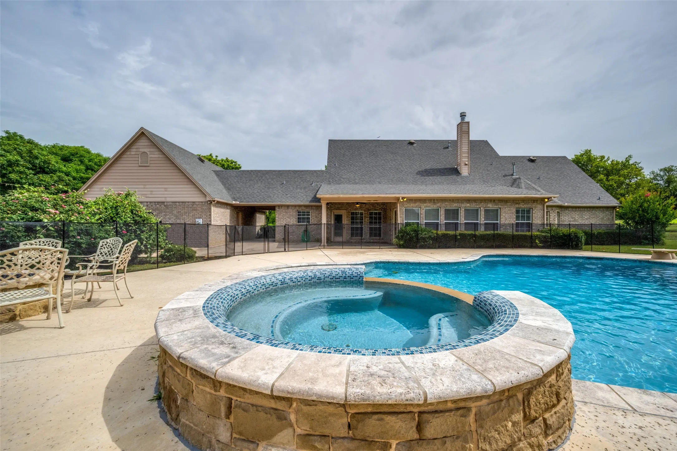 Single Family Residence For Sale in Wise County , 500 Navajo Court, Runaway Bay, Texas 76426, 3 Bedroom, 5 Bathroom, 3 Garage spaces, 3,380 Sqft, built in 2000, mls#21020336, Real Estate Agent in Runaway Bay, Homes For Sale in Wise county, Homes For Sale in Runaway Bay, Realtor in Runaway Bay Texas, Real Estate Brokerage Independent Realty Texas, Luminita Cordes Realtor