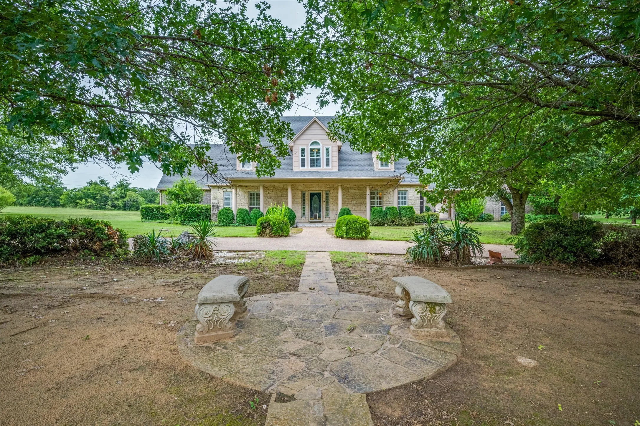 Single Family Residence For Sale in Wise County , 500 Navajo Court, Runaway Bay, Texas 76426, 3 Bedroom, 5 Bathroom, 3 Garage spaces, 3,380 Sqft, built in 2000, mls#21020336, Real Estate Agent in Runaway Bay, Homes For Sale in Wise county, Homes For Sale in Runaway Bay, Realtor in Runaway Bay Texas, Real Estate Brokerage Independent Realty Texas, Luminita Cordes Realtor