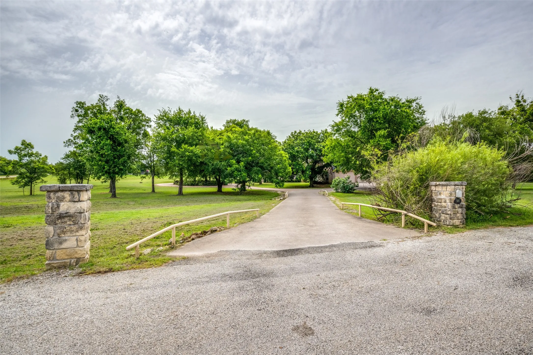 Single Family Residence For Sale in Wise County , 500 Navajo Court, Runaway Bay, Texas 76426, 3 Bedroom, 5 Bathroom, 3 Garage spaces, 3,380 Sqft, built in 2000, mls#21020336, Real Estate Agent in Runaway Bay, Homes For Sale in Wise county, Homes For Sale in Runaway Bay, Realtor in Runaway Bay Texas, Real Estate Brokerage Independent Realty Texas, Luminita Cordes Realtor