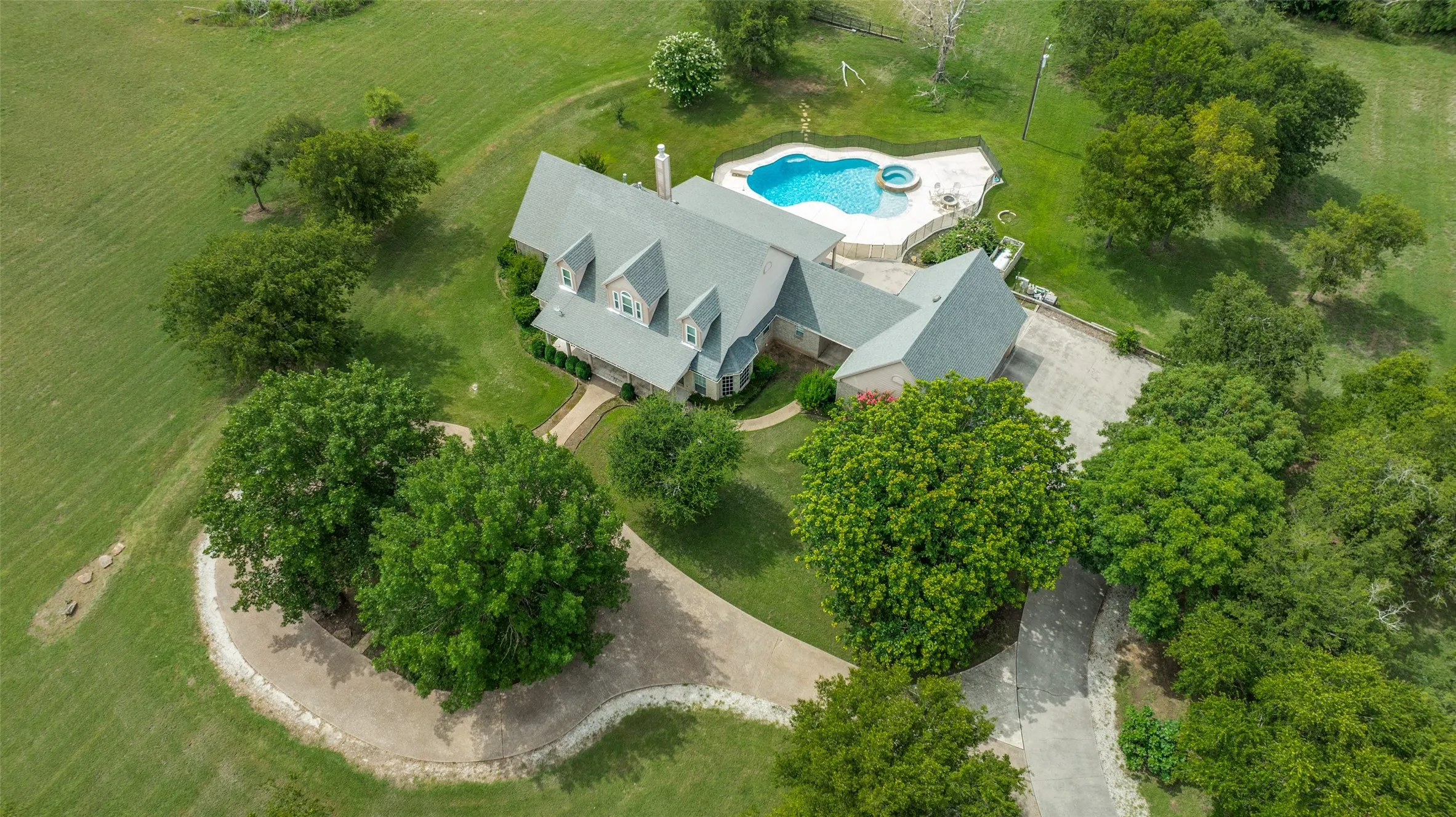 Single Family Residence For Sale in Wise County , 500 Navajo Court, Runaway Bay, Texas 76426, 3 Bedroom, 5 Bathroom, 3 Garage spaces, 3,380 Sqft, built in 2000, mls#21020336, Real Estate Agent in Runaway Bay, Homes For Sale in Wise county, Homes For Sale in Runaway Bay, Realtor in Runaway Bay Texas, Real Estate Brokerage Independent Realty Texas, Luminita Cordes Realtor