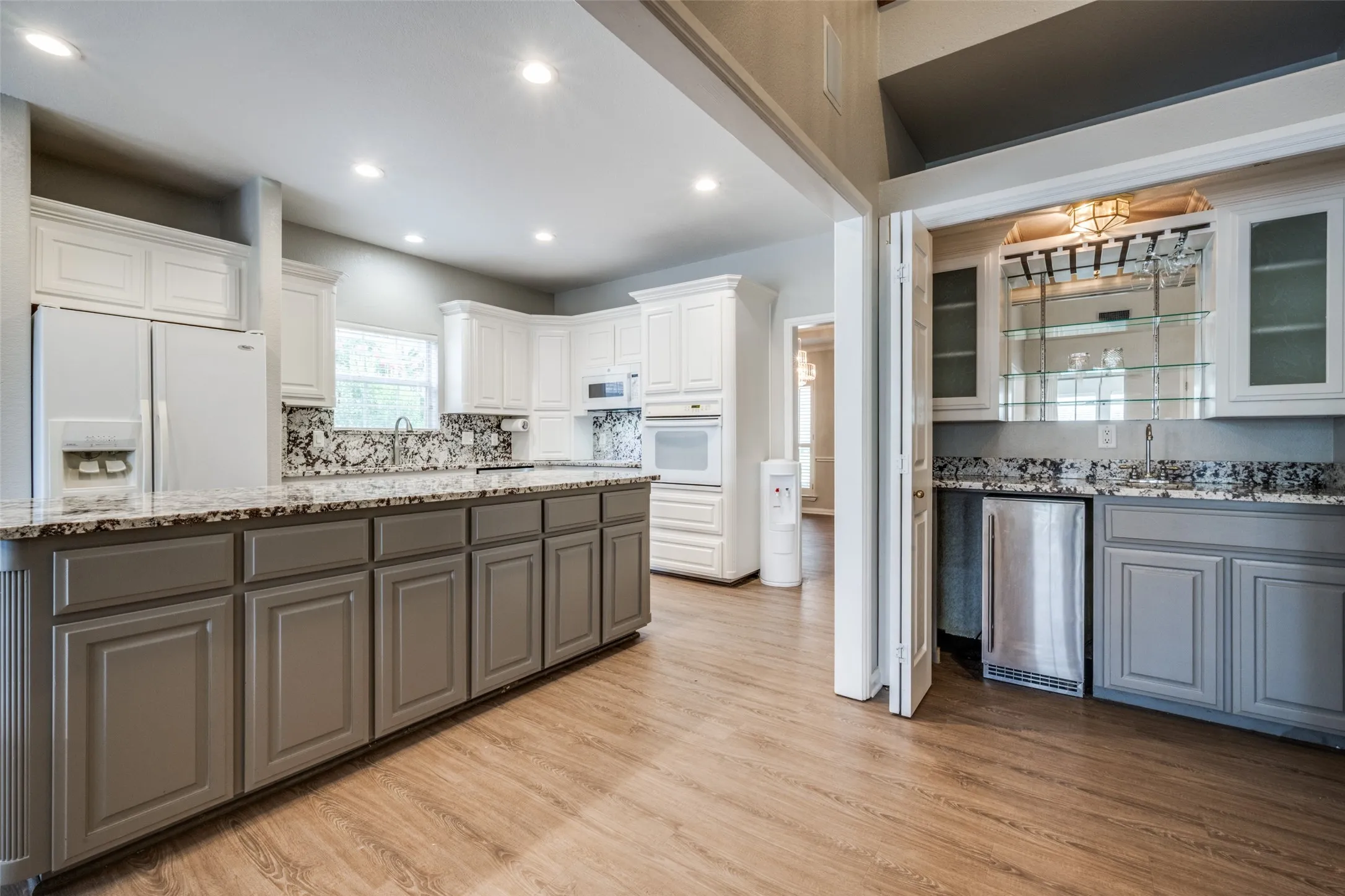 Single Family Residence For Sale in Wise County , 500 Navajo Court, Runaway Bay, Texas 76426, 3 Bedroom, 5 Bathroom, 3 Garage spaces, 3,380 Sqft, built in 2000, mls#21020336, Real Estate Agent in Runaway Bay, Homes For Sale in Wise county, Homes For Sale in Runaway Bay, Realtor in Runaway Bay Texas, Real Estate Brokerage Independent Realty Texas, Luminita Cordes Realtor