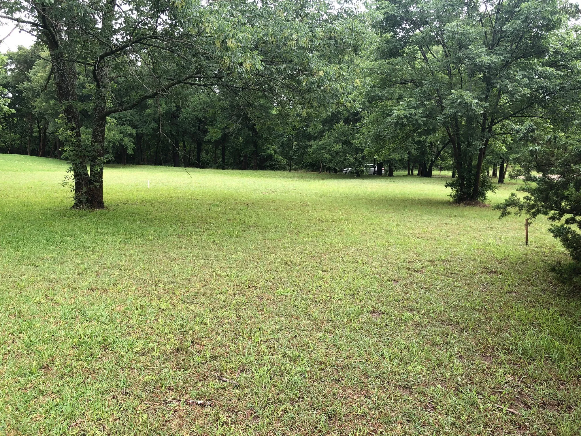Interior lot very near Lake Texoma