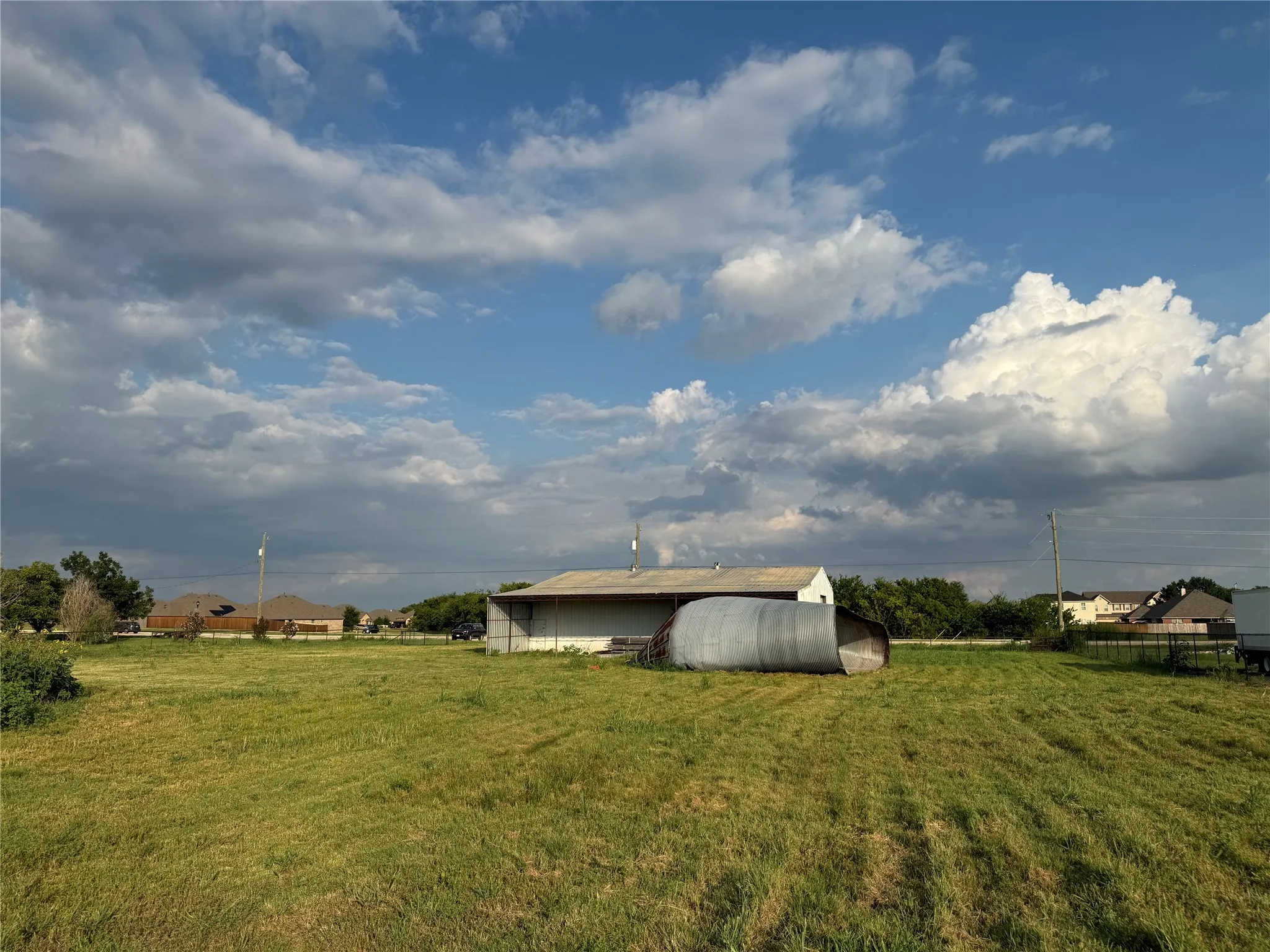 View of grassy yard