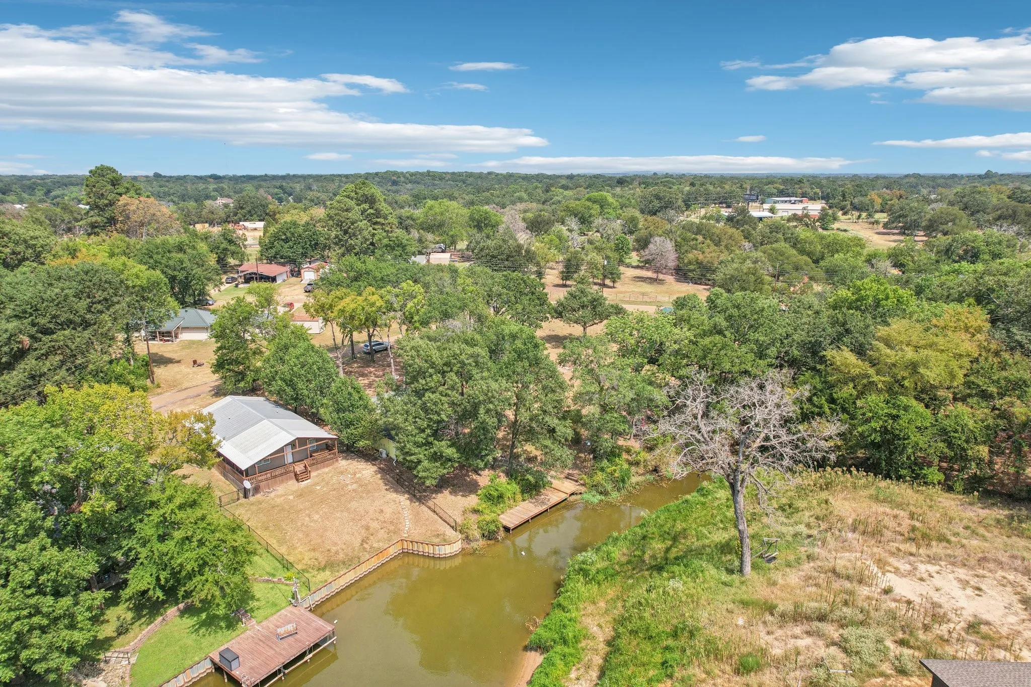 Single Family Residence For Sale in Henderson County , 176 Bayside Circle, Malakoff, Texas 75148, 2 Bedroom, 2 Bathroom, 1 Garage spaces, 1,048 Sqft, built in 1994, Preowned, mls#21021459, Real Estate Agent in Malakoff, Homes For Sale in Henderson county, Homes For Sale in Malakoff, Realtor in Malakoff Texas, Real Estate Brokerage Independent Realty Texas, Luminita Cordes Realtor