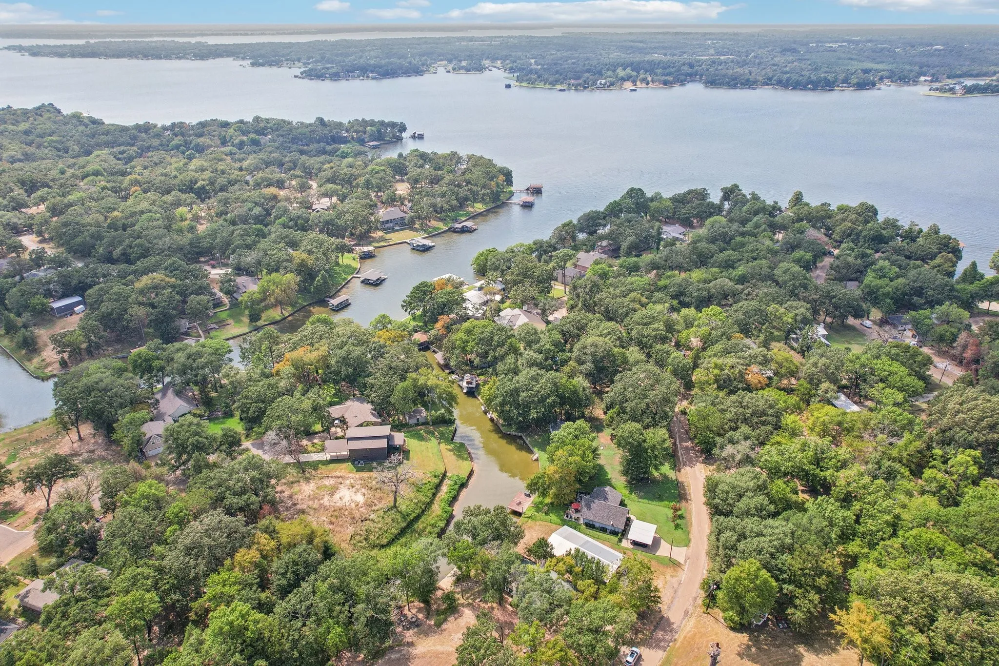 Single Family Residence For Sale in Henderson County , 176 Bayside Circle, Malakoff, Texas 75148, 2 Bedroom, 2 Bathroom, 1 Garage spaces, 1,048 Sqft, built in 1994, Preowned, mls#21021459, Real Estate Agent in Malakoff, Homes For Sale in Henderson county, Homes For Sale in Malakoff, Realtor in Malakoff Texas, Real Estate Brokerage Independent Realty Texas, Luminita Cordes Realtor