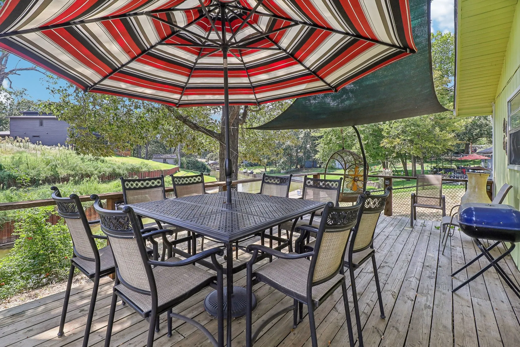 Single Family Residence For Sale in Henderson County , 176 Bayside Circle, Malakoff, Texas 75148, 2 Bedroom, 2 Bathroom, 1 Garage spaces, 1,048 Sqft, built in 1994, Preowned, mls#21021459, Real Estate Agent in Malakoff, Homes For Sale in Henderson county, Homes For Sale in Malakoff, Realtor in Malakoff Texas, Real Estate Brokerage Independent Realty Texas, Luminita Cordes Realtor