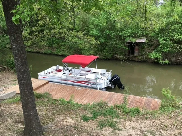 Single Family Residence For Sale in Henderson County , 176 Bayside Circle, Malakoff, Texas 75148, 2 Bedroom, 2 Bathroom, 1 Garage spaces, 1,048 Sqft, built in 1994, Preowned, mls#21021459, Real Estate Agent in Malakoff, Homes For Sale in Henderson county, Homes For Sale in Malakoff, Realtor in Malakoff Texas, Real Estate Brokerage Independent Realty Texas, Luminita Cordes Realtor