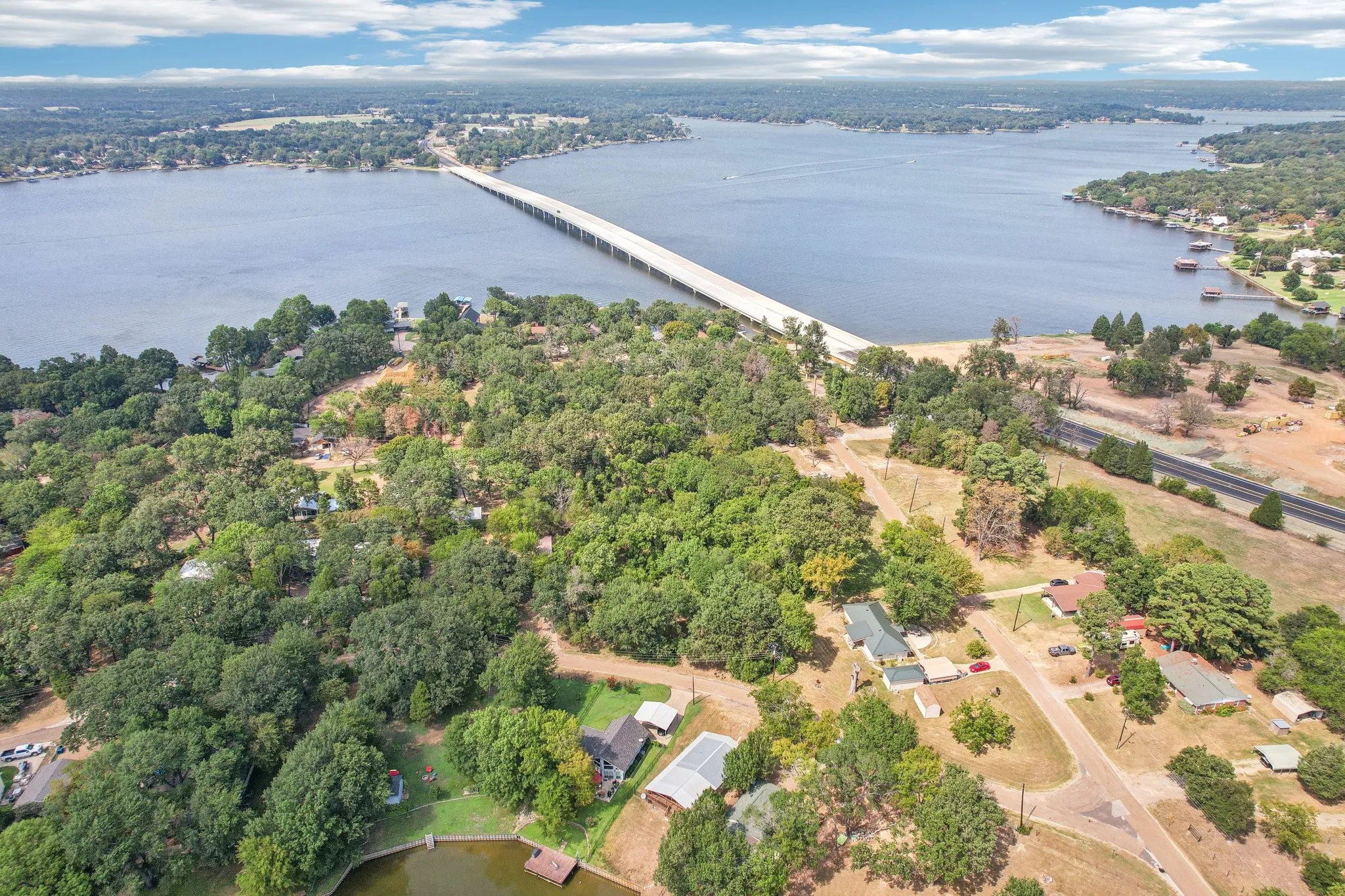 Single Family Residence For Sale in Henderson County , 176 Bayside Circle, Malakoff, Texas 75148, 2 Bedroom, 2 Bathroom, 1 Garage spaces, 1,048 Sqft, built in 1994, Preowned, mls#21021459, Real Estate Agent in Malakoff, Homes For Sale in Henderson county, Homes For Sale in Malakoff, Realtor in Malakoff Texas, Real Estate Brokerage Independent Realty Texas, Luminita Cordes Realtor
