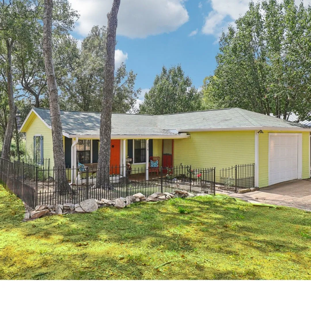 Single Family Residence For Sale in Henderson County , 176 Bayside Circle, Malakoff, Texas 75148, 2 Bedroom, 2 Bathroom, 1 Garage spaces, 1,048 Sqft, built in 1994, Preowned, mls#21021459, Real Estate Agent in Malakoff, Homes For Sale in Henderson county, Homes For Sale in Malakoff, Realtor in Malakoff Texas, Real Estate Brokerage Independent Realty Texas, Luminita Cordes Realtor
