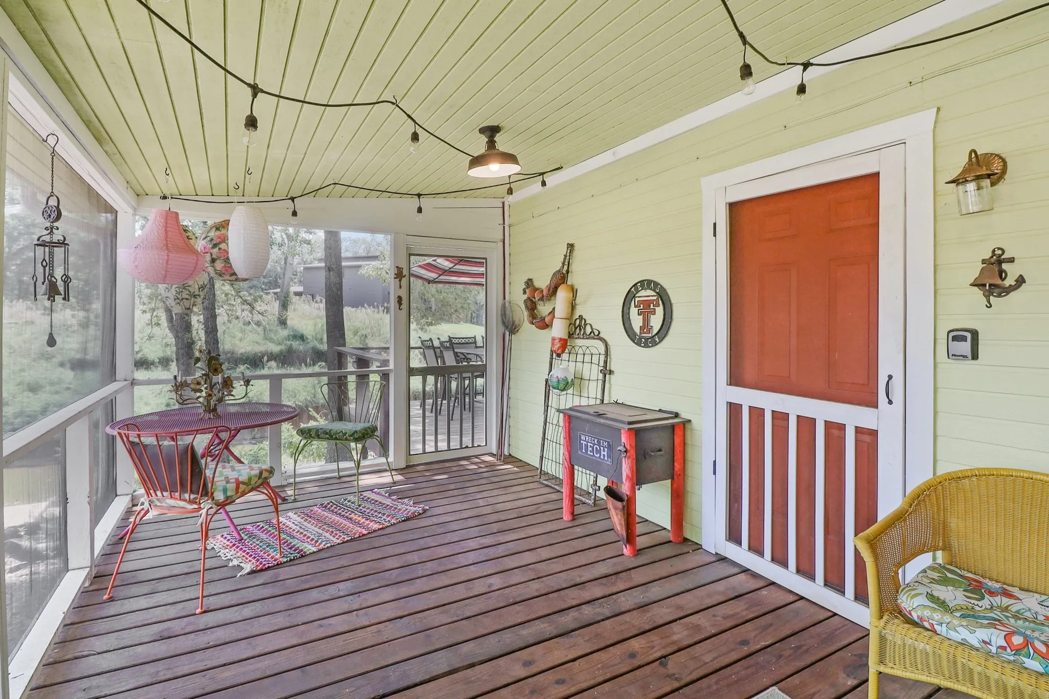 Single Family Residence For Sale in Henderson County , 176 Bayside Circle, Malakoff, Texas 75148, 2 Bedroom, 2 Bathroom, 1 Garage spaces, 1,048 Sqft, built in 1994, Preowned, mls#21021459, Real Estate Agent in Malakoff, Homes For Sale in Henderson county, Homes For Sale in Malakoff, Realtor in Malakoff Texas, Real Estate Brokerage Independent Realty Texas, Luminita Cordes Realtor