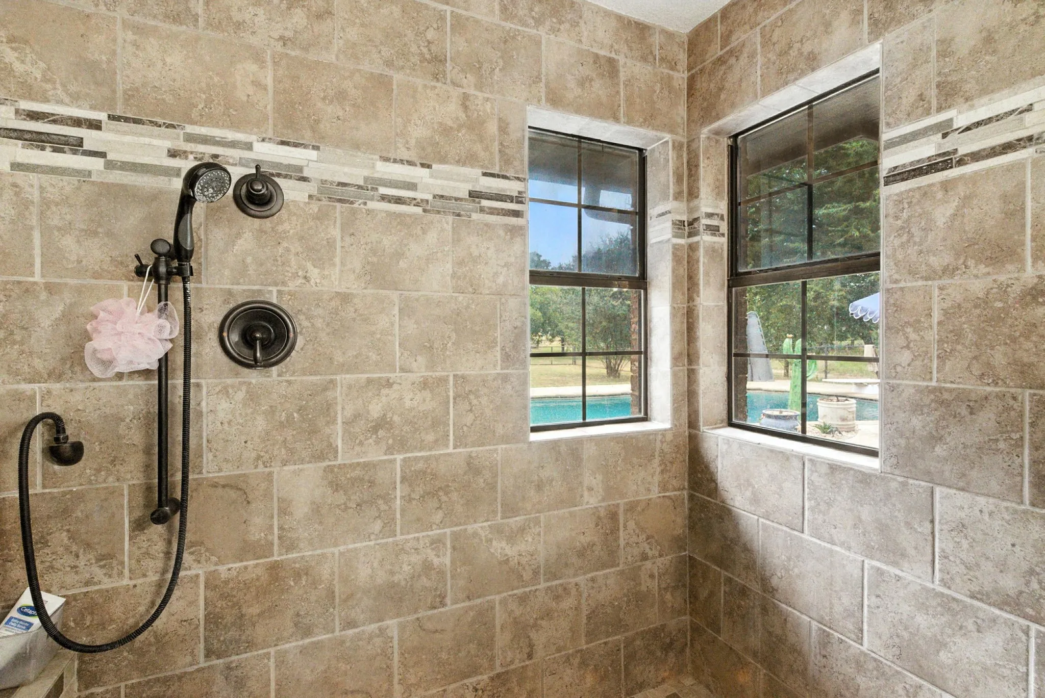 Bathroom featuring a tile shower
