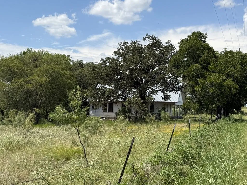 Farm For Sale in Falls County , TBD HWY 6, Riesel, Texas 76682, 3 Bedrooms, 1 Bathroom, Garage spaces, 1,386 Sqft, built in 1950, Price $375,000, mls#21021886, Real Estate Agent in Riesel, Homes For Sale in Falls county, Homes For Sale in Riesel, Realtor in Riesel Texas, Real Estate Brokerage Independent Realty Texas, Luminita Cordes Realtor