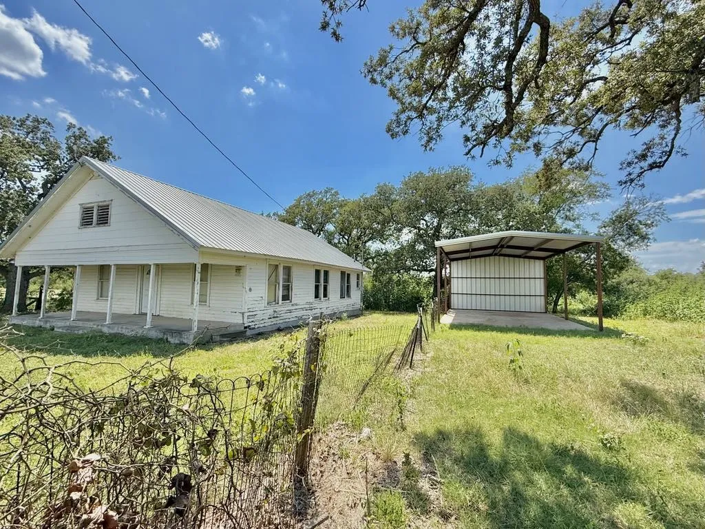 Farm For Sale in Falls County , TBD HWY 6, Riesel, Texas 76682, 3 Bedrooms, 1 Bathroom, Garage spaces, 1,386 Sqft, built in 1950, Price $375,000, mls#21021886, Real Estate Agent in Riesel, Homes For Sale in Falls county, Homes For Sale in Riesel, Realtor in Riesel Texas, Real Estate Brokerage Independent Realty Texas, Luminita Cordes Realtor