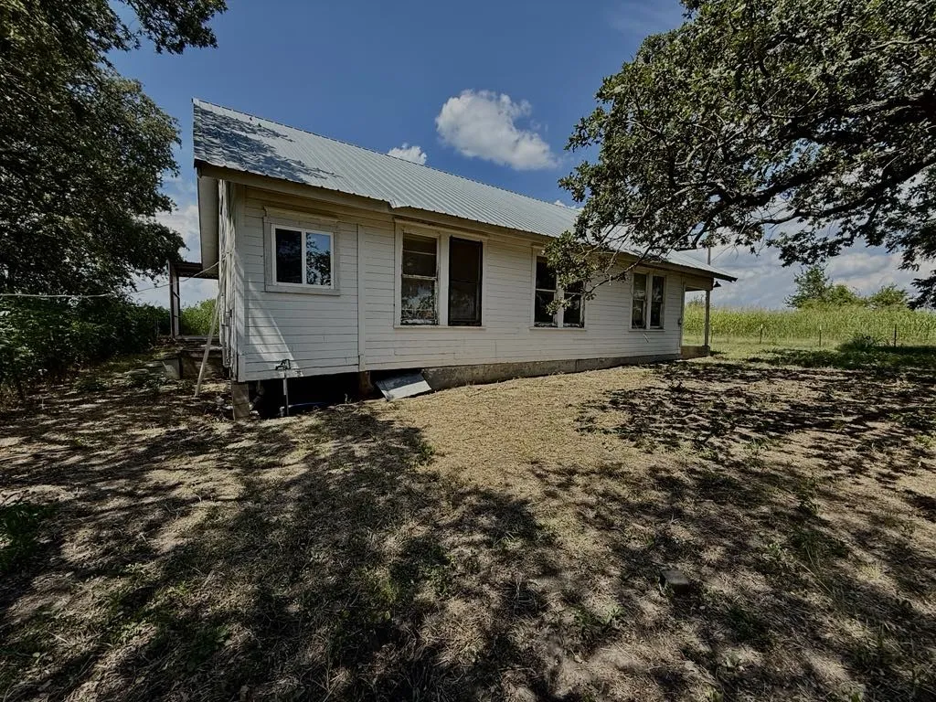 Farm For Sale in Falls County , TBD HWY 6, Riesel, Texas 76682, 3 Bedrooms, 1 Bathroom, Garage spaces, 1,386 Sqft, built in 1950, Price $375,000, mls#21021886, Real Estate Agent in Riesel, Homes For Sale in Falls county, Homes For Sale in Riesel, Realtor in Riesel Texas, Real Estate Brokerage Independent Realty Texas, Luminita Cordes Realtor