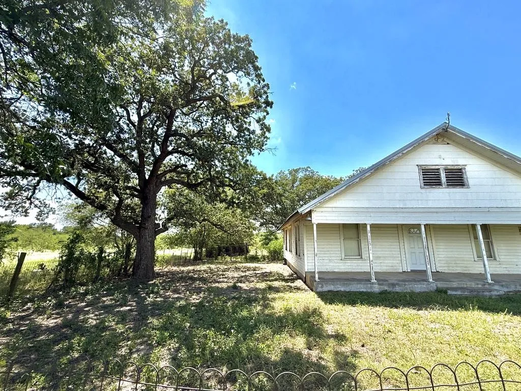 Farm For Sale in Falls County , TBD HWY 6, Riesel, Texas 76682, 3 Bedrooms, 1 Bathroom, Garage spaces, 1,386 Sqft, built in 1950, Price $375,000, mls#21021886, Real Estate Agent in Riesel, Homes For Sale in Falls county, Homes For Sale in Riesel, Realtor in Riesel Texas, Real Estate Brokerage Independent Realty Texas, Luminita Cordes Realtor