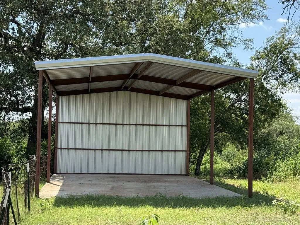 Farm For Sale in Falls County , TBD HWY 6, Riesel, Texas 76682, 3 Bedrooms, 1 Bathroom, Garage spaces, 1,386 Sqft, built in 1950, Price $375,000, mls#21021886, Real Estate Agent in Riesel, Homes For Sale in Falls county, Homes For Sale in Riesel, Realtor in Riesel Texas, Real Estate Brokerage Independent Realty Texas, Luminita Cordes Realtor