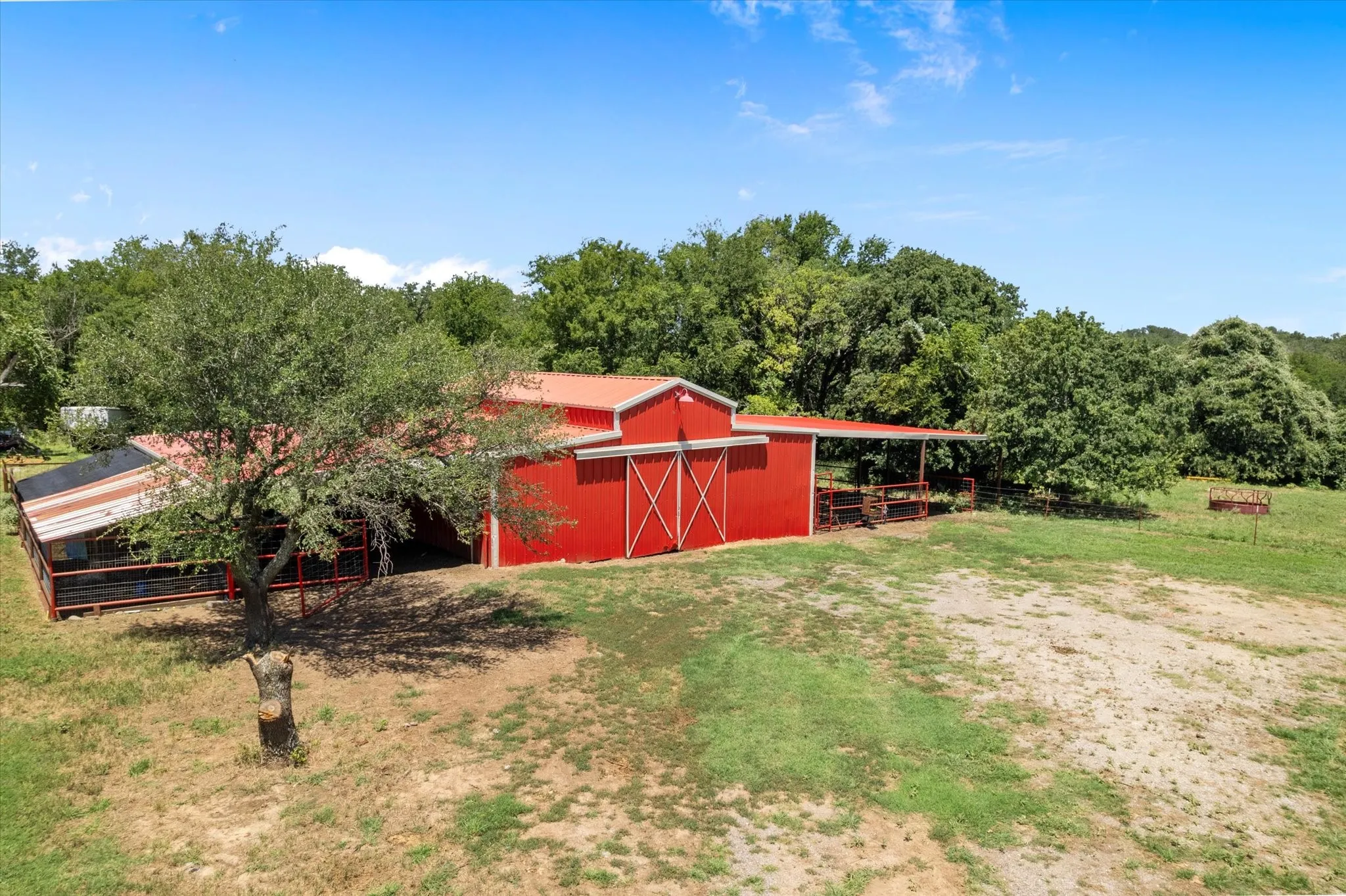 Farm For Sale in Parker County , 2801 Agnes Circle, Springtown, Texas 76082, 3 Bedrooms, 3 Bathrooms, 3 Garage spaces, 3,000 Sqft, built in 2005, Price $2,650,000, mls#21018958, Real Estate Agent in Springtown, Homes For Sale in Parker county, Homes For Sale in Springtown, Realtor in Springtown Texas, Real Estate Brokerage Independent Realty Texas, Luminita Cordes Realtor