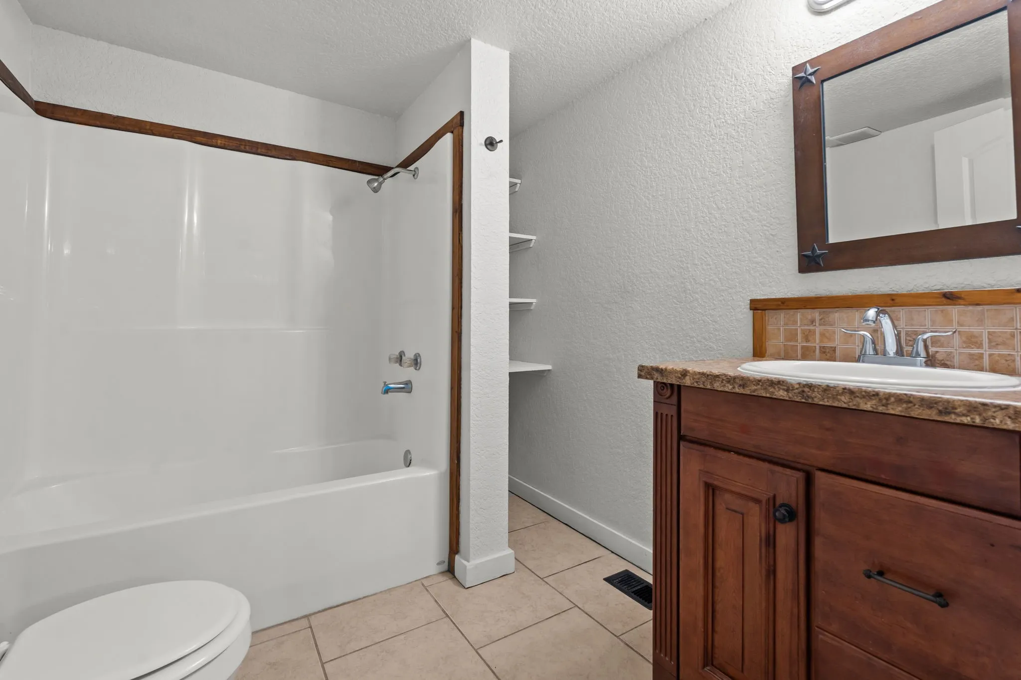 Single Family Residence For Sale in Parker County , 150 Sandlin Court, Springtown, Texas 76082, 5 Bedroom, 3 Bathroom, Garage spaces, 3,218 Sqft, built in 1985, mls#21020807, Real Estate Agent in Springtown, Homes For Sale in Parker county, Homes For Sale in Springtown, Realtor in Springtown Texas, Real Estate Brokerage Independent Realty Texas, Luminita Cordes Realtor