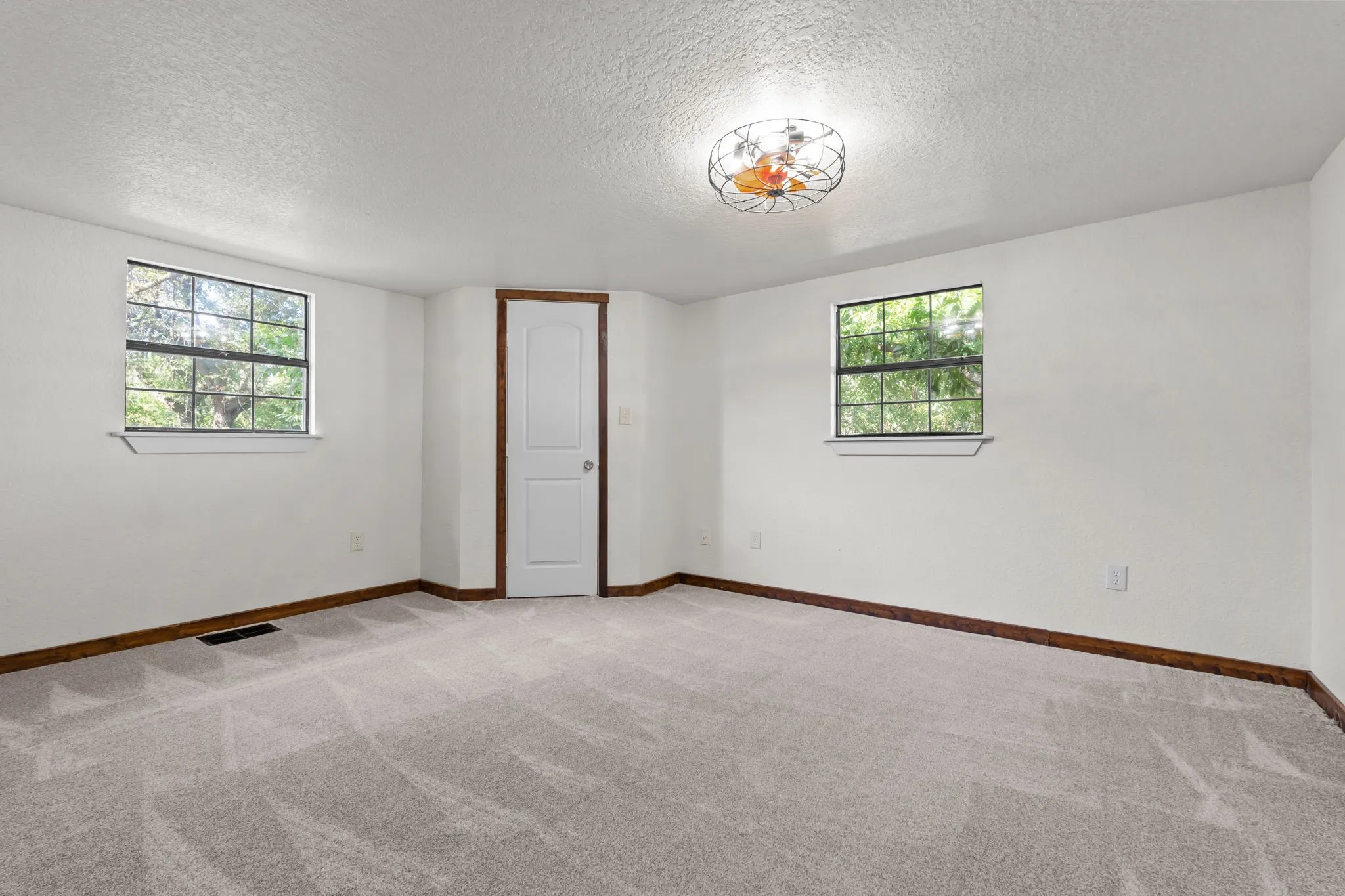 Single Family Residence For Sale in Parker County , 150 Sandlin Court, Springtown, Texas 76082, 5 Bedroom, 3 Bathroom, Garage spaces, 3,218 Sqft, built in 1985, mls#21020807, Real Estate Agent in Springtown, Homes For Sale in Parker county, Homes For Sale in Springtown, Realtor in Springtown Texas, Real Estate Brokerage Independent Realty Texas, Luminita Cordes Realtor