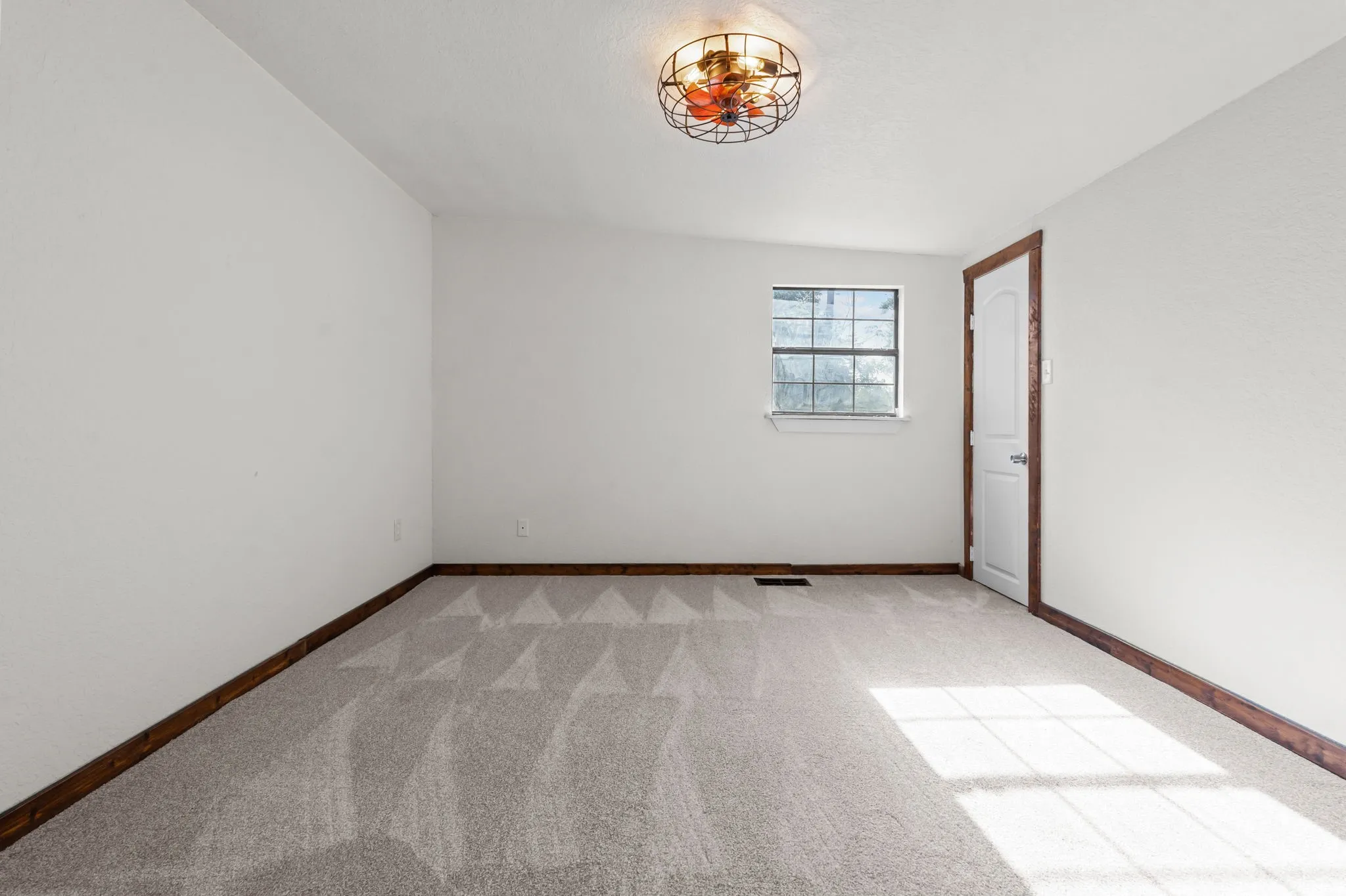 Single Family Residence For Sale in Parker County , 150 Sandlin Court, Springtown, Texas 76082, 5 Bedroom, 3 Bathroom, Garage spaces, 3,218 Sqft, built in 1985, mls#21020807, Real Estate Agent in Springtown, Homes For Sale in Parker county, Homes For Sale in Springtown, Realtor in Springtown Texas, Real Estate Brokerage Independent Realty Texas, Luminita Cordes Realtor