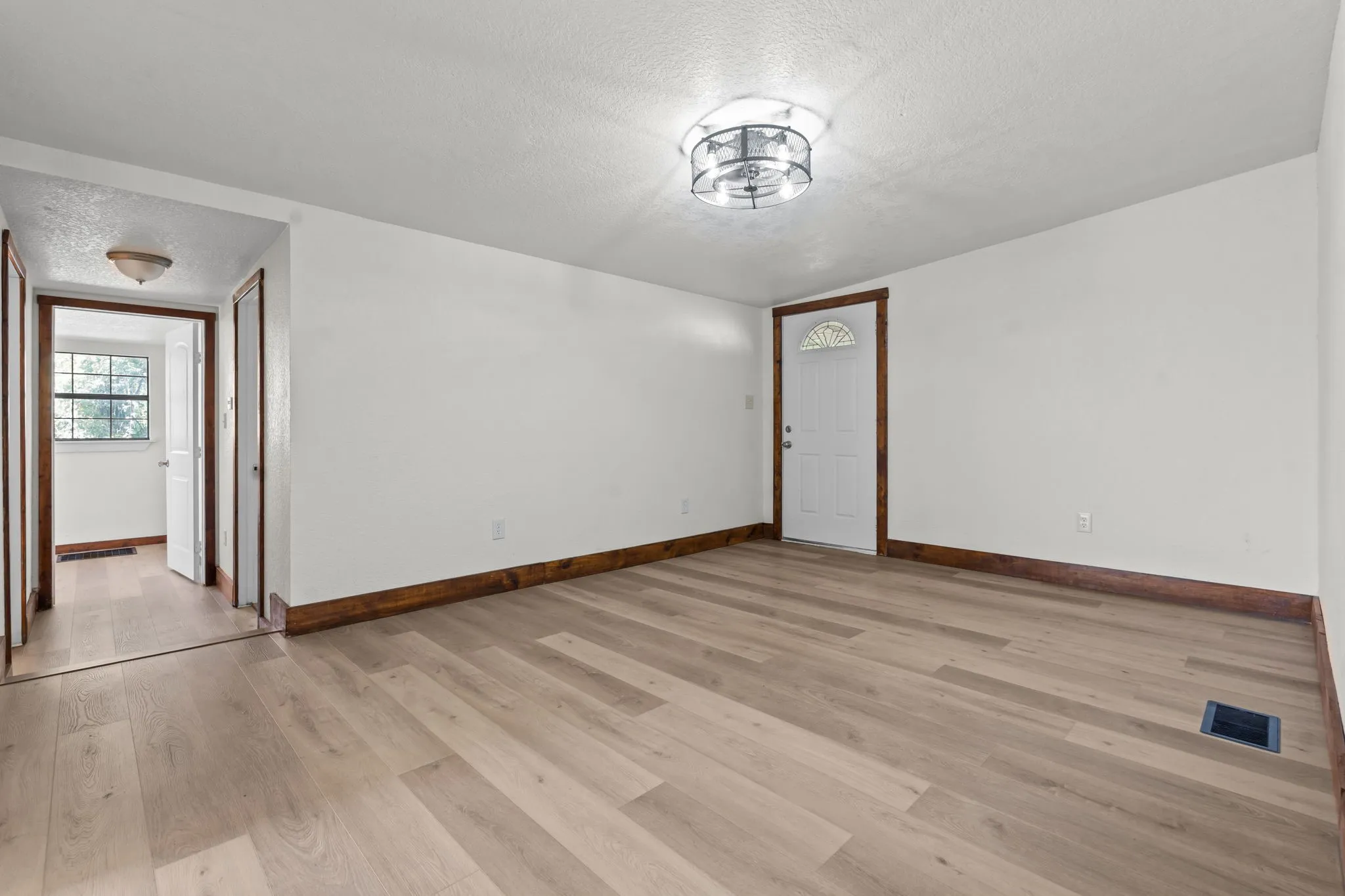 Large bonus room.