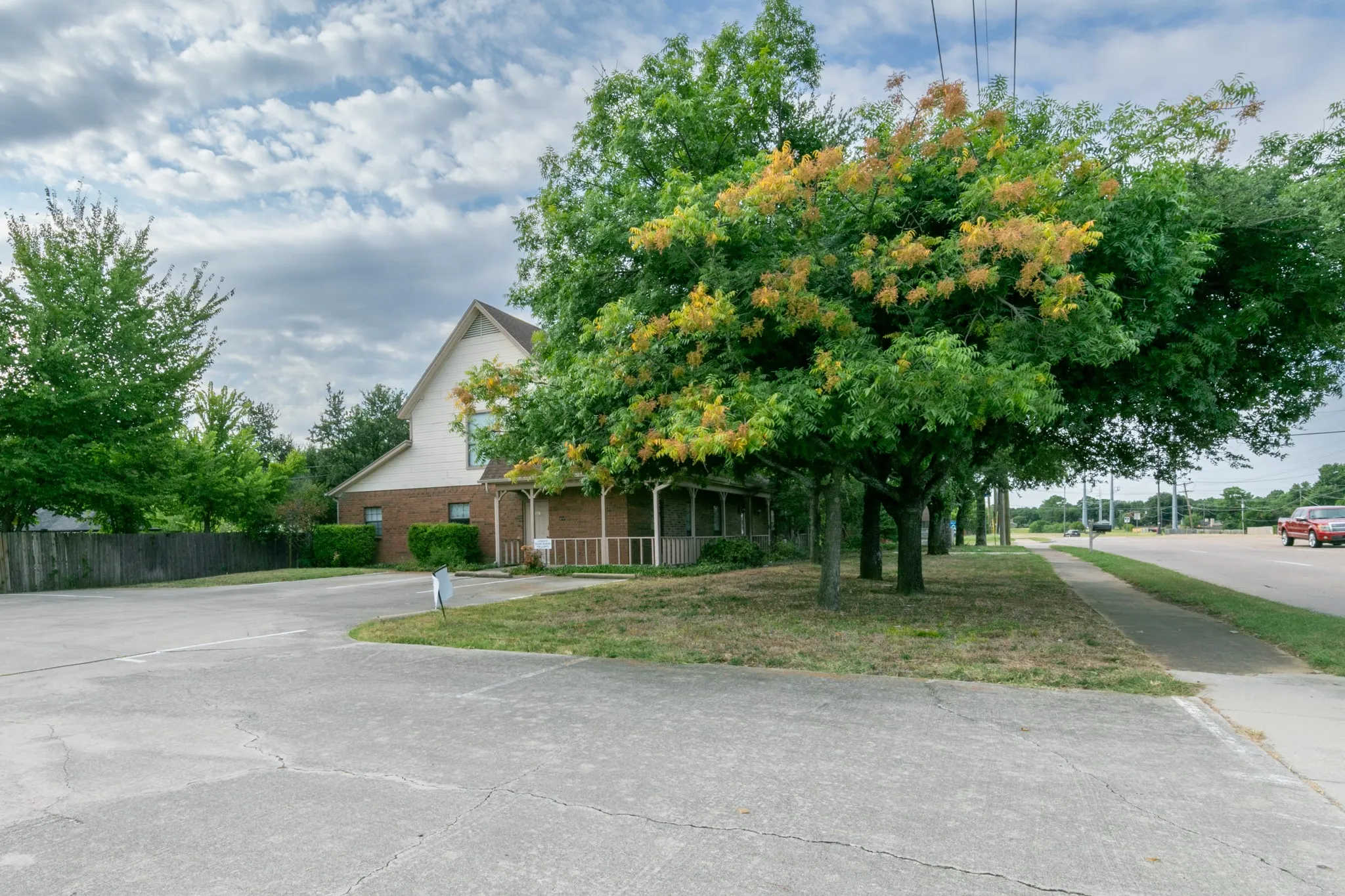 Office For Sale in Tarrant County , 2335 W Green Oaks Boulevard, Arlington, Texas 76016, 0, 0, Garage spaces, 0 Sqft, built in 1983, Preowned, mls#21019909, Real Estate Agent in Arlington, Homes For Sale in Tarrant county, Homes For Sale in Arlington, Realtor in Arlington Texas, Real Estate Brokerage Independent Realty Texas, Luminita Cordes Realtor