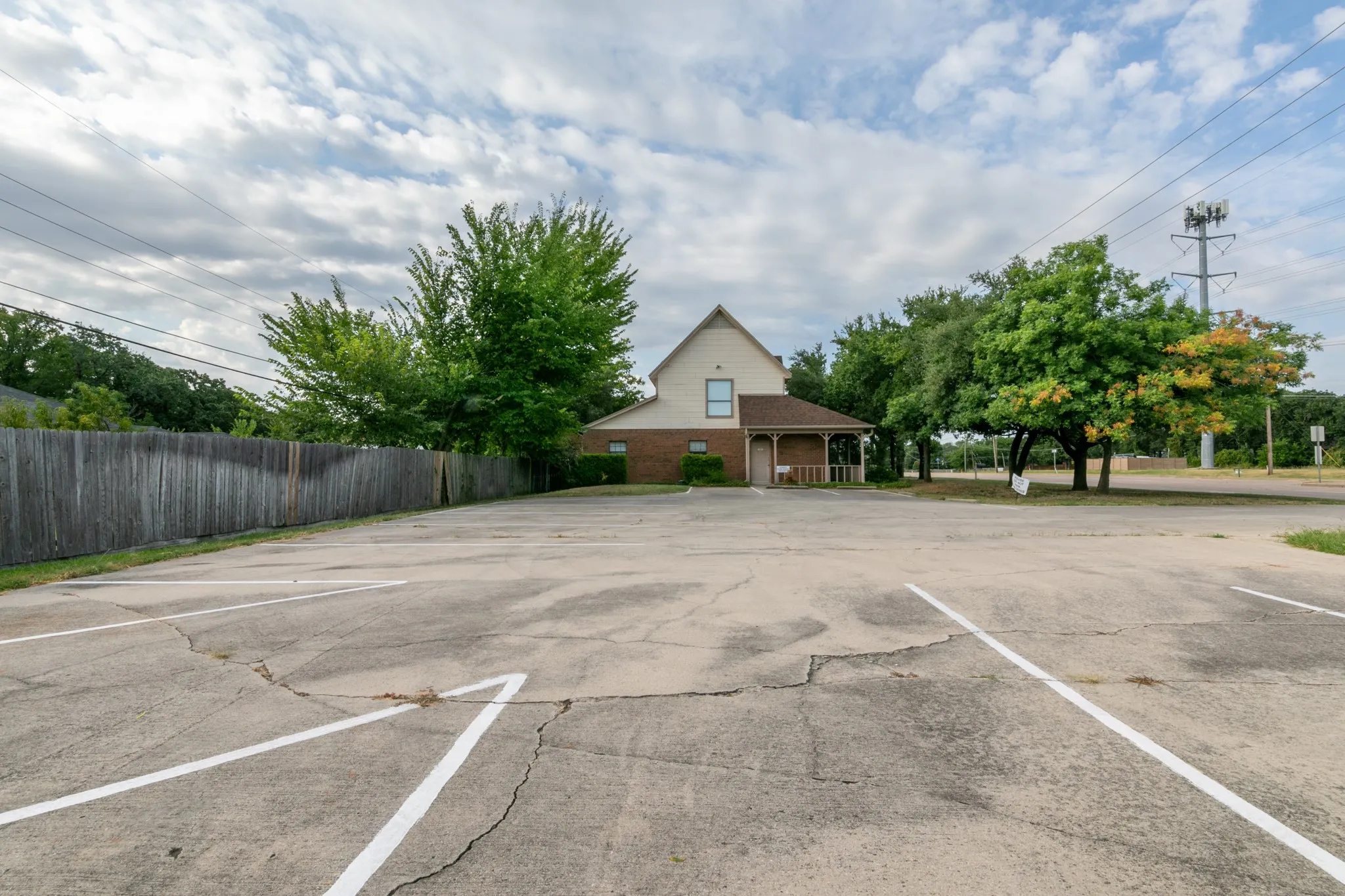 Office For Sale in Tarrant County , 2335 W Green Oaks Boulevard, Arlington, Texas 76016, 0, 0, Garage spaces, 0 Sqft, built in 1983, Preowned, mls#21019909, Real Estate Agent in Arlington, Homes For Sale in Tarrant county, Homes For Sale in Arlington, Realtor in Arlington Texas, Real Estate Brokerage Independent Realty Texas, Luminita Cordes Realtor
