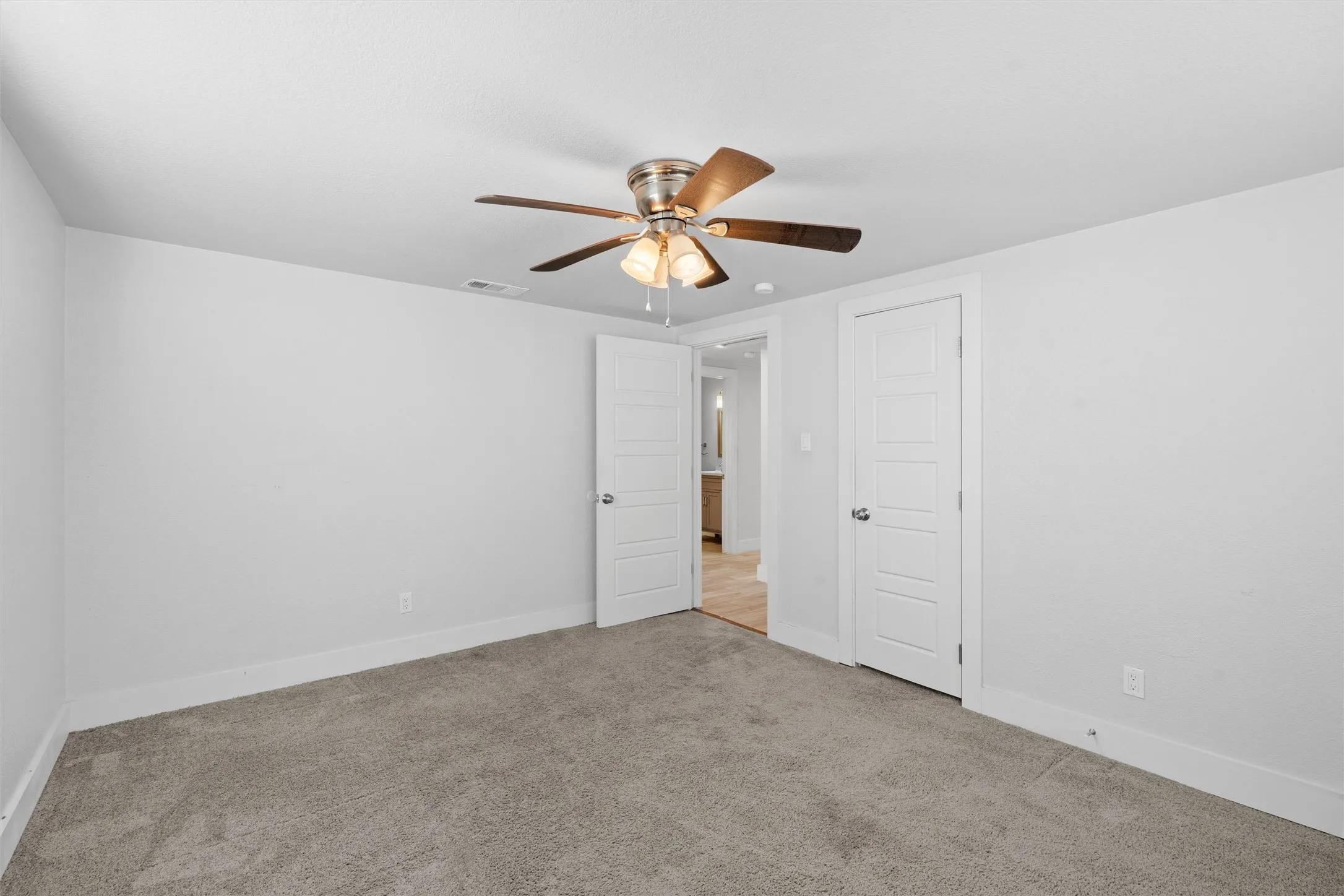 Single Family Residence For Sale in Dallas County , 3514 Larry Street, Rowlett, Texas 75088, 4 Bedroom, 2 Bathroom, Garage spaces, 1,885 Sqft, built in 1970, mls#21021811, Real Estate Agent in Rowlett, Homes For Sale in Dallas county, Homes For Sale in Rowlett, Realtor in Rowlett Texas, Real Estate Brokerage Independent Realty Texas, Luminita Cordes Realtor