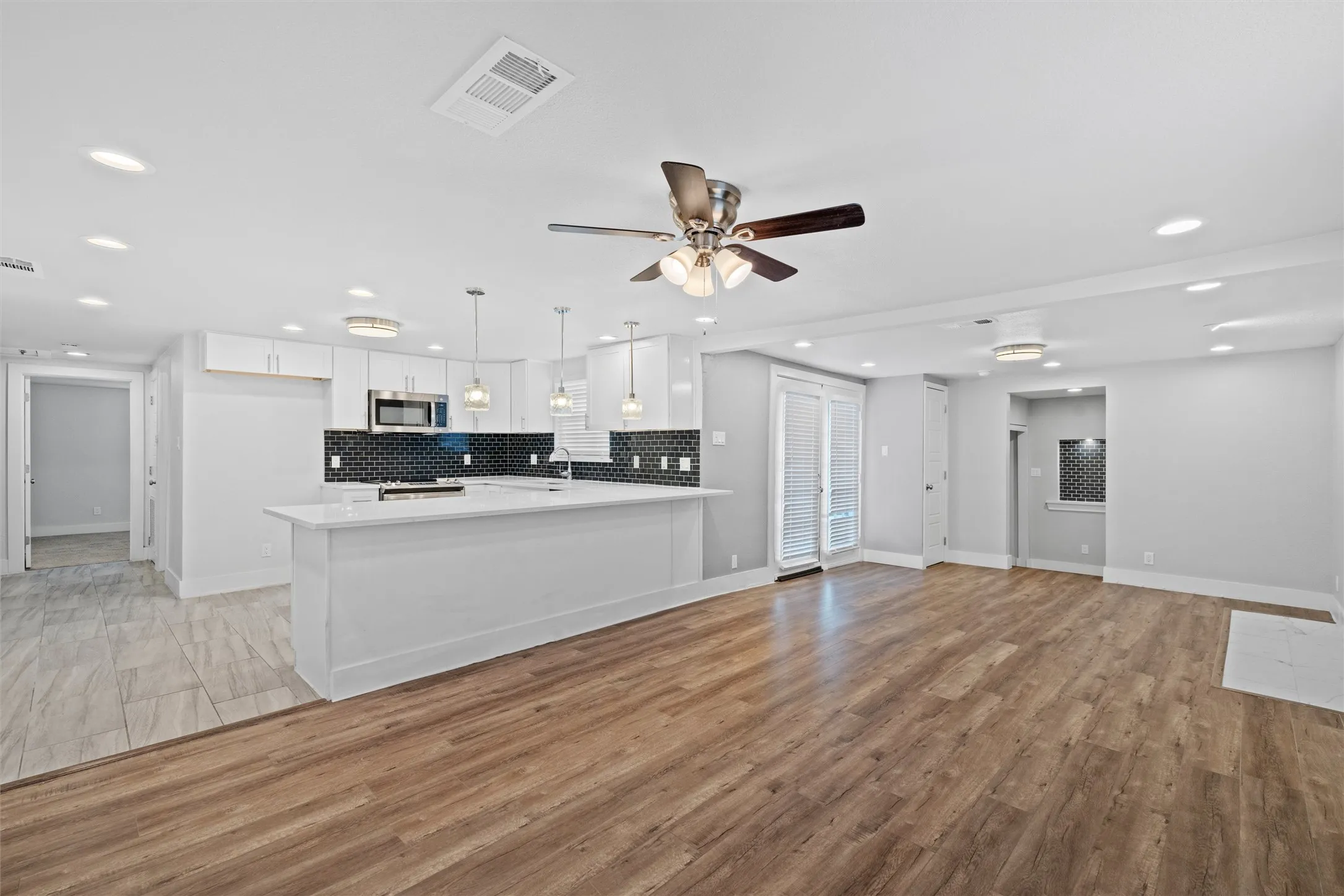 Single Family Residence For Sale in Dallas County , 3514 Larry Street, Rowlett, Texas 75088, 4 Bedroom, 2 Bathroom, Garage spaces, 1,885 Sqft, built in 1970, mls#21021811, Real Estate Agent in Rowlett, Homes For Sale in Dallas county, Homes For Sale in Rowlett, Realtor in Rowlett Texas, Real Estate Brokerage Independent Realty Texas, Luminita Cordes Realtor