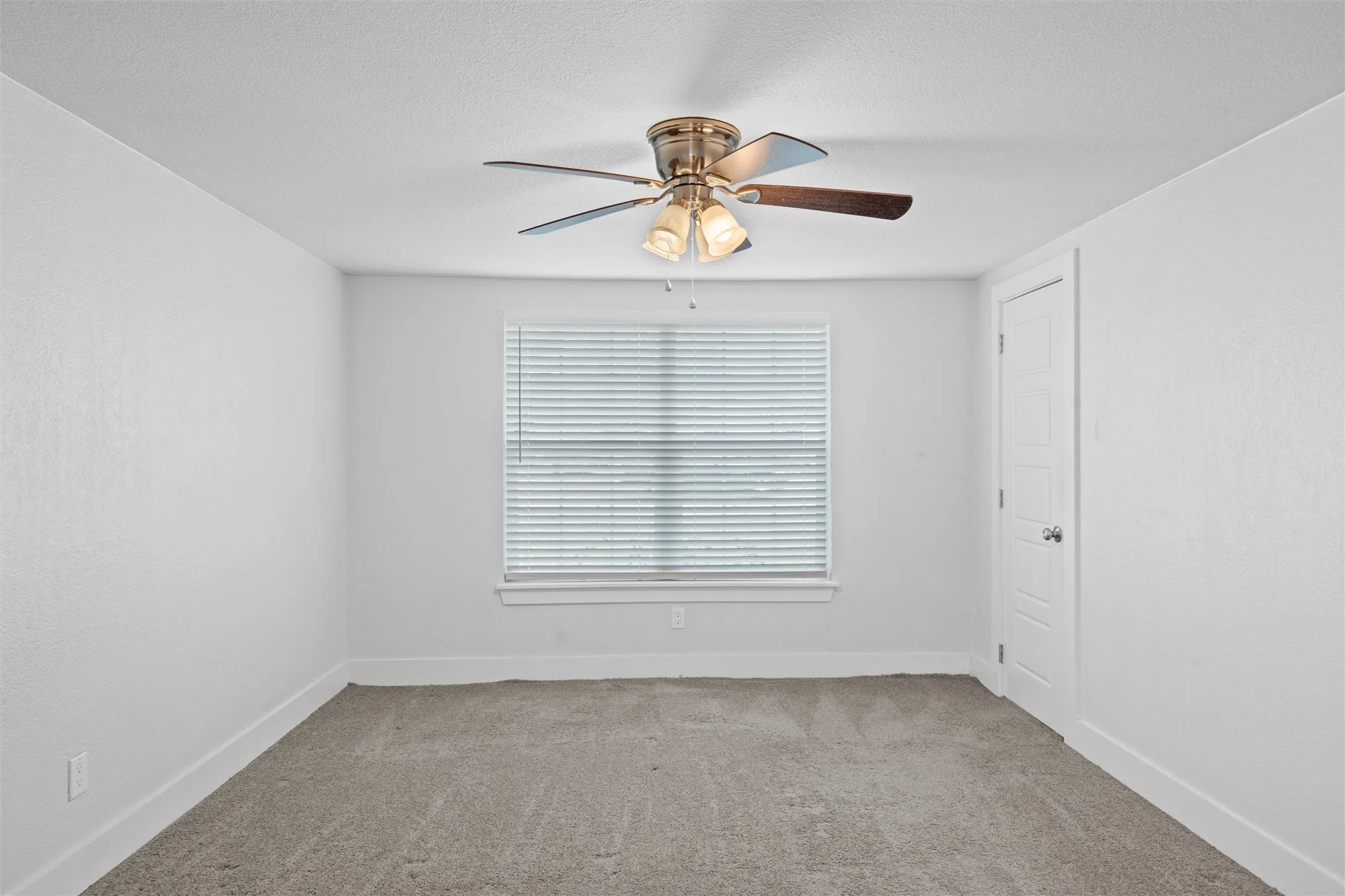 Single Family Residence For Sale in Dallas County , 3514 Larry Street, Rowlett, Texas 75088, 4 Bedroom, 2 Bathroom, Garage spaces, 1,885 Sqft, built in 1970, mls#21021811, Real Estate Agent in Rowlett, Homes For Sale in Dallas county, Homes For Sale in Rowlett, Realtor in Rowlett Texas, Real Estate Brokerage Independent Realty Texas, Luminita Cordes Realtor